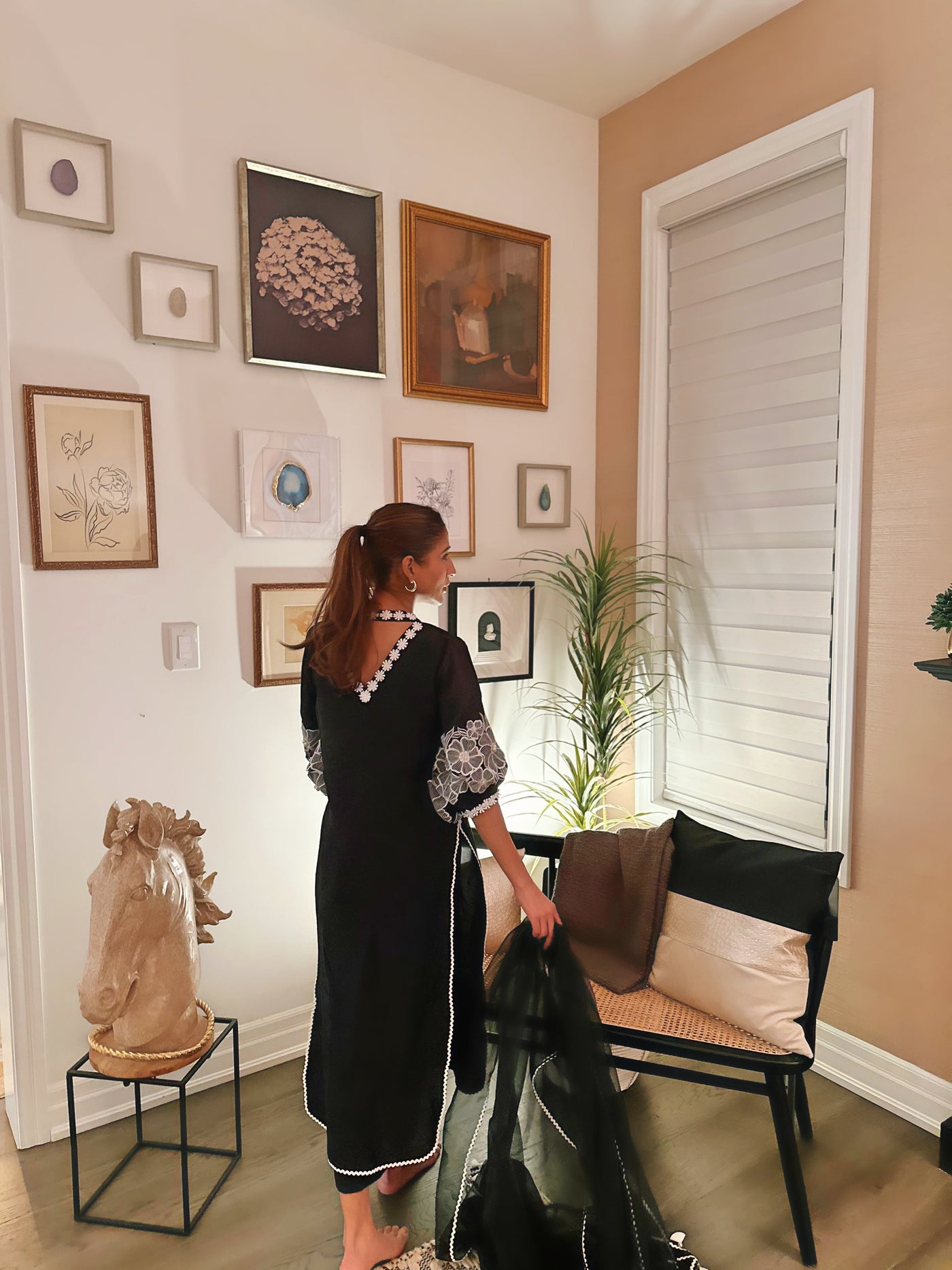 https://cdn.shopify.com/s/files/1/0676/8177/9968/files/Aida_black1.jpg?v=1739470713