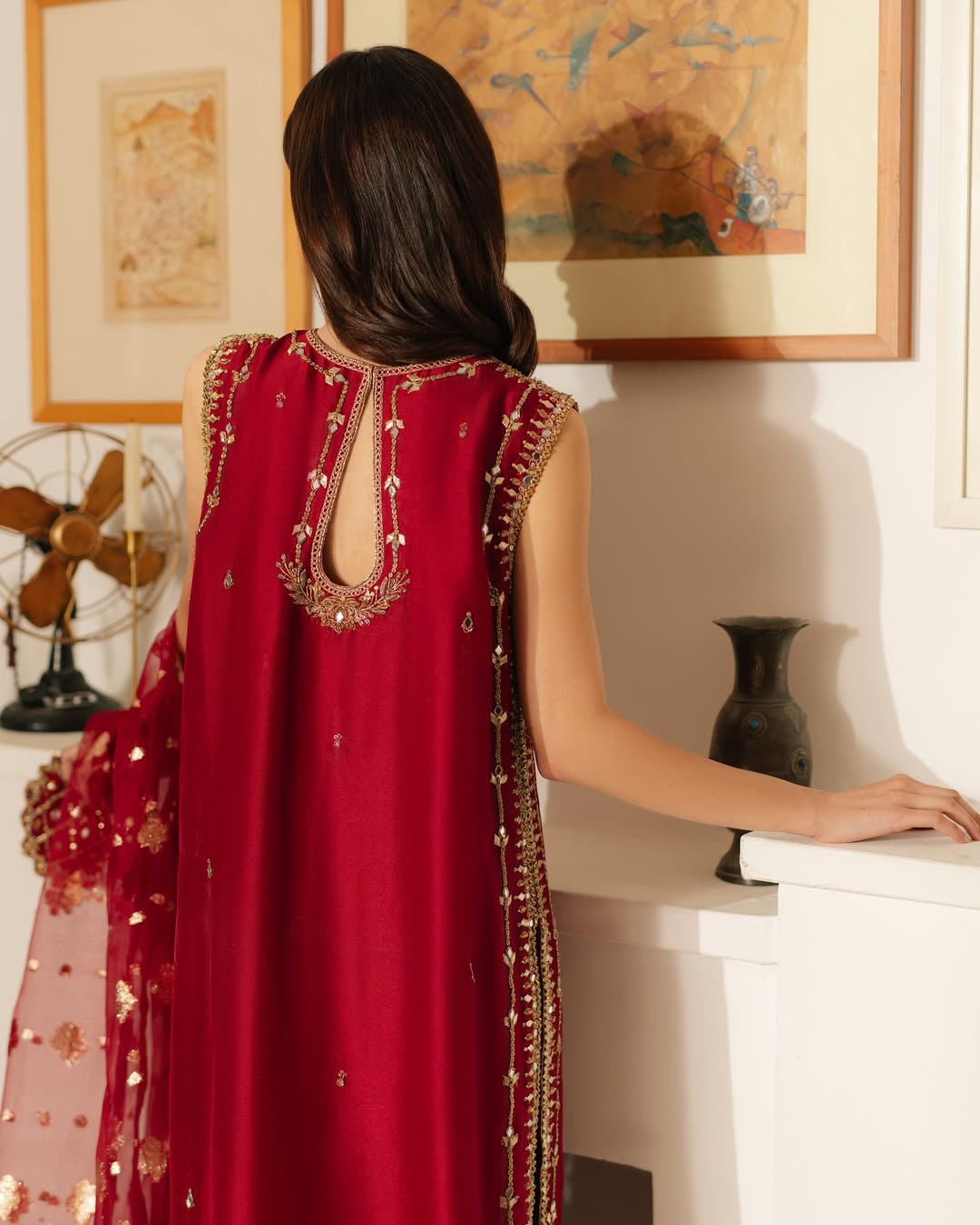 https://cdn.shopify.com/s/files/1/0923/1931/8403/files/Aleia_-_Crafted_on_pure_80g_raw_silk_with_sheesha_gotta_hand-embellishments_-_Customisations_a_4.jpg?v=1760013547