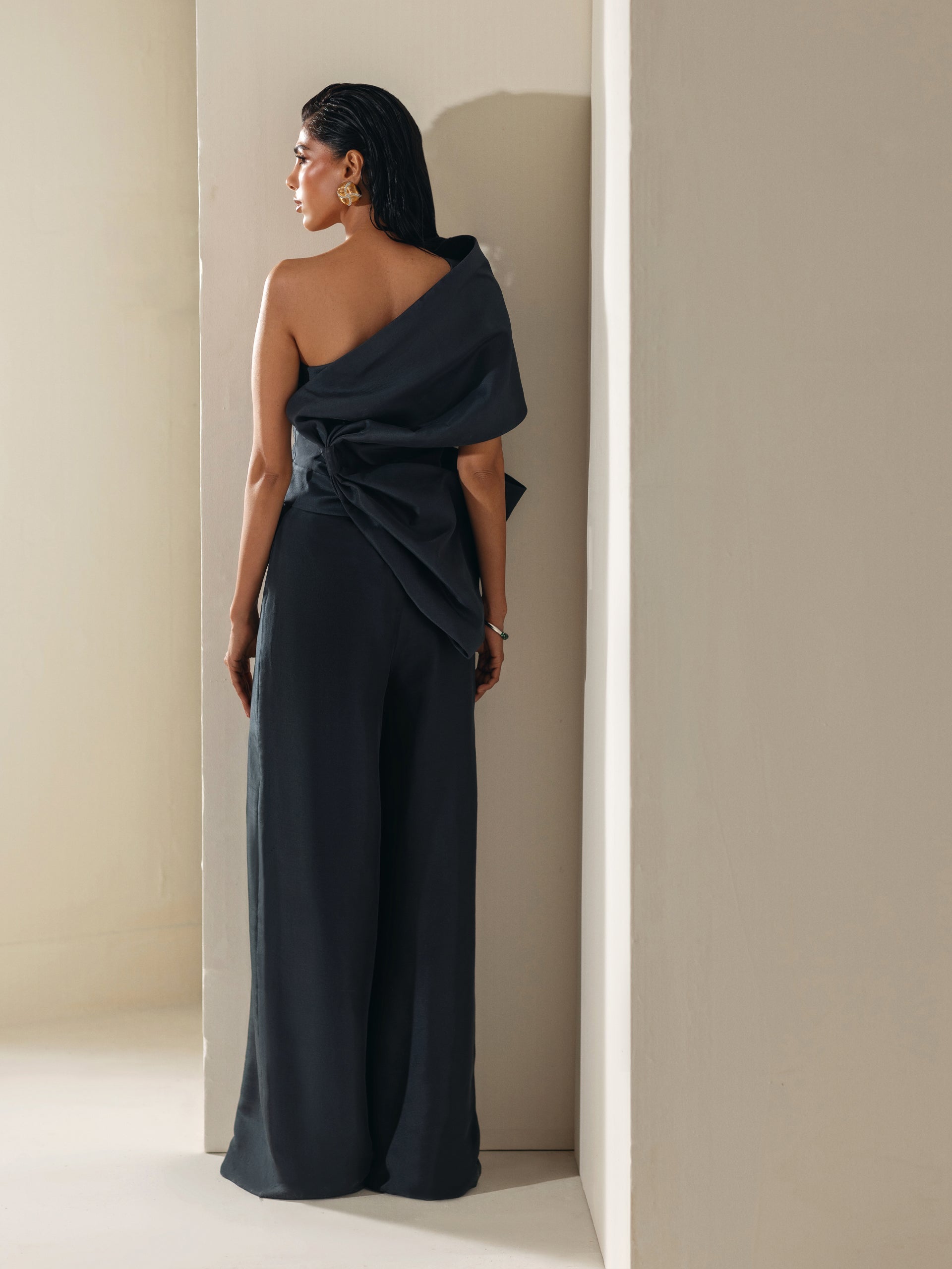 https://cdn.shopify.com/s/files/1/0768/4872/6205/files/Alora-Grey-5.jpg?v=1777671130