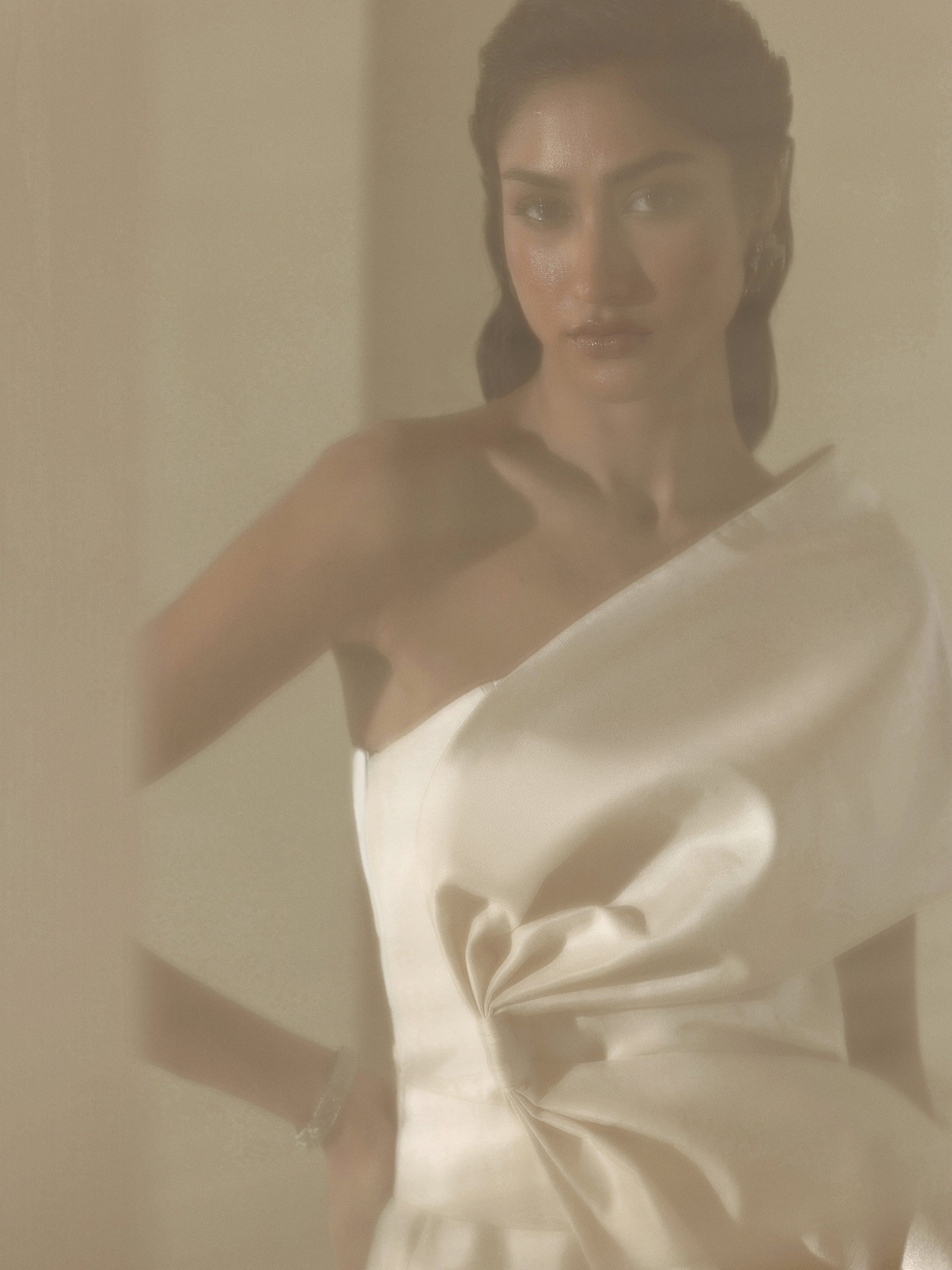 https://cdn.shopify.com/s/files/1/0768/4872/6205/files/Alora-Ivory-5.jpg?v=1777670876