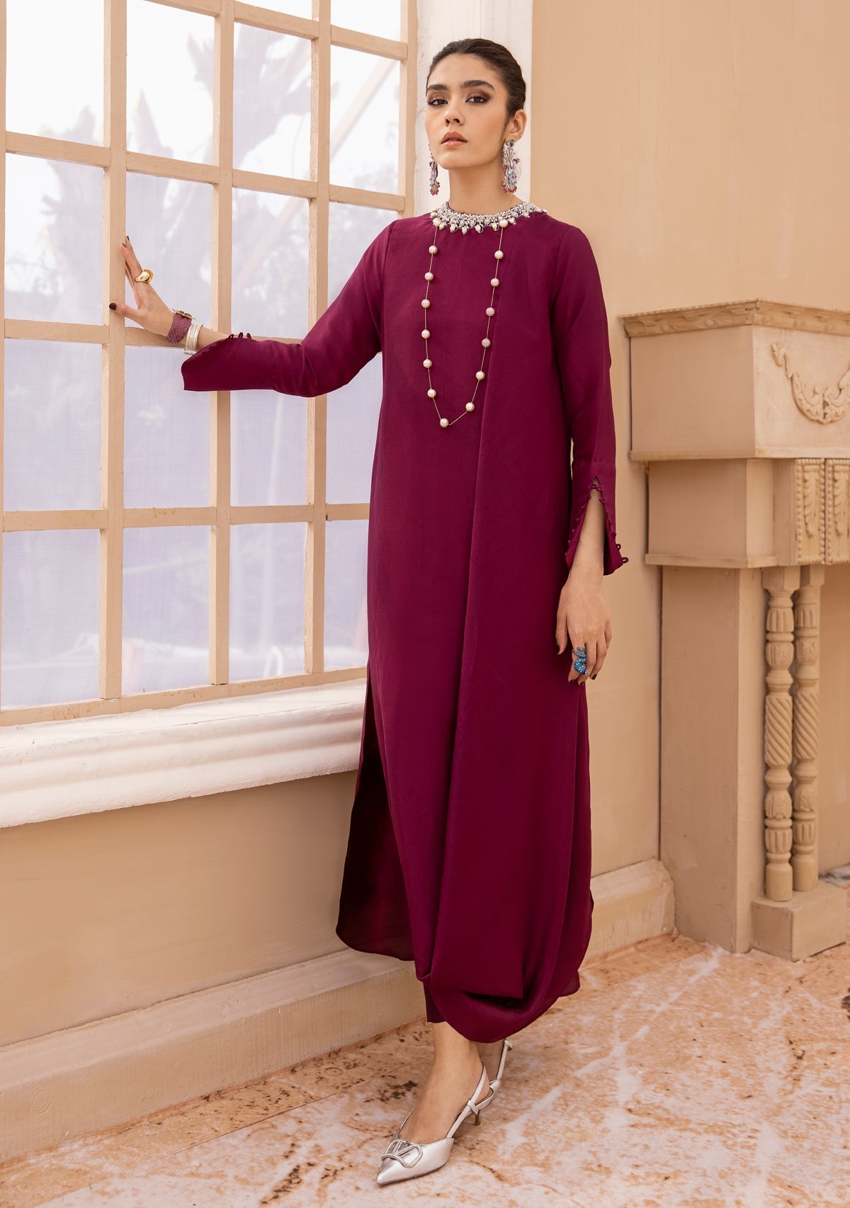 https://cdn.shopify.com/s/files/1/0676/8177/9968/products/ArianaAubergine1.jpg?v=1708639648
