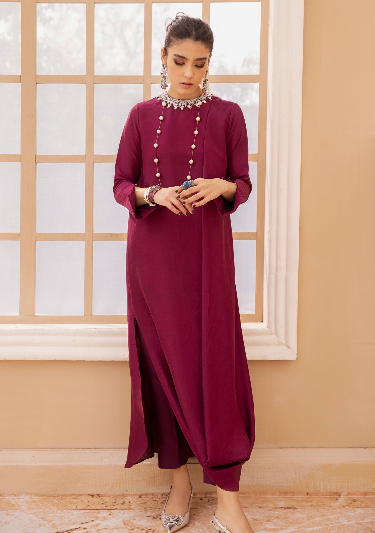 https://cdn.shopify.com/s/files/1/0676/8177/9968/products/ArianaAubergine2.jpg?v=1708639648