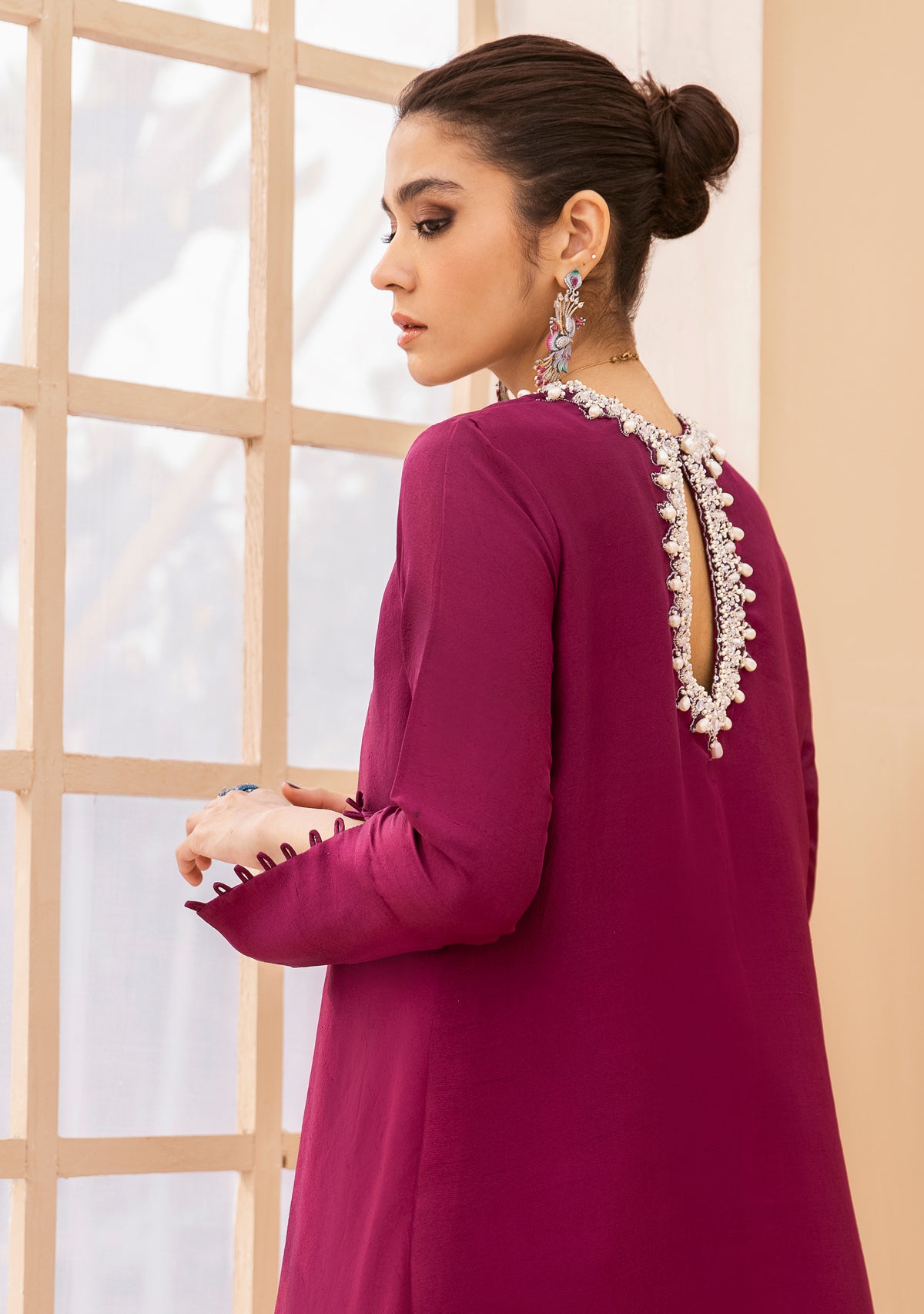 https://cdn.shopify.com/s/files/1/0676/8177/9968/products/ArianaAubergine3.jpg?v=1708639648