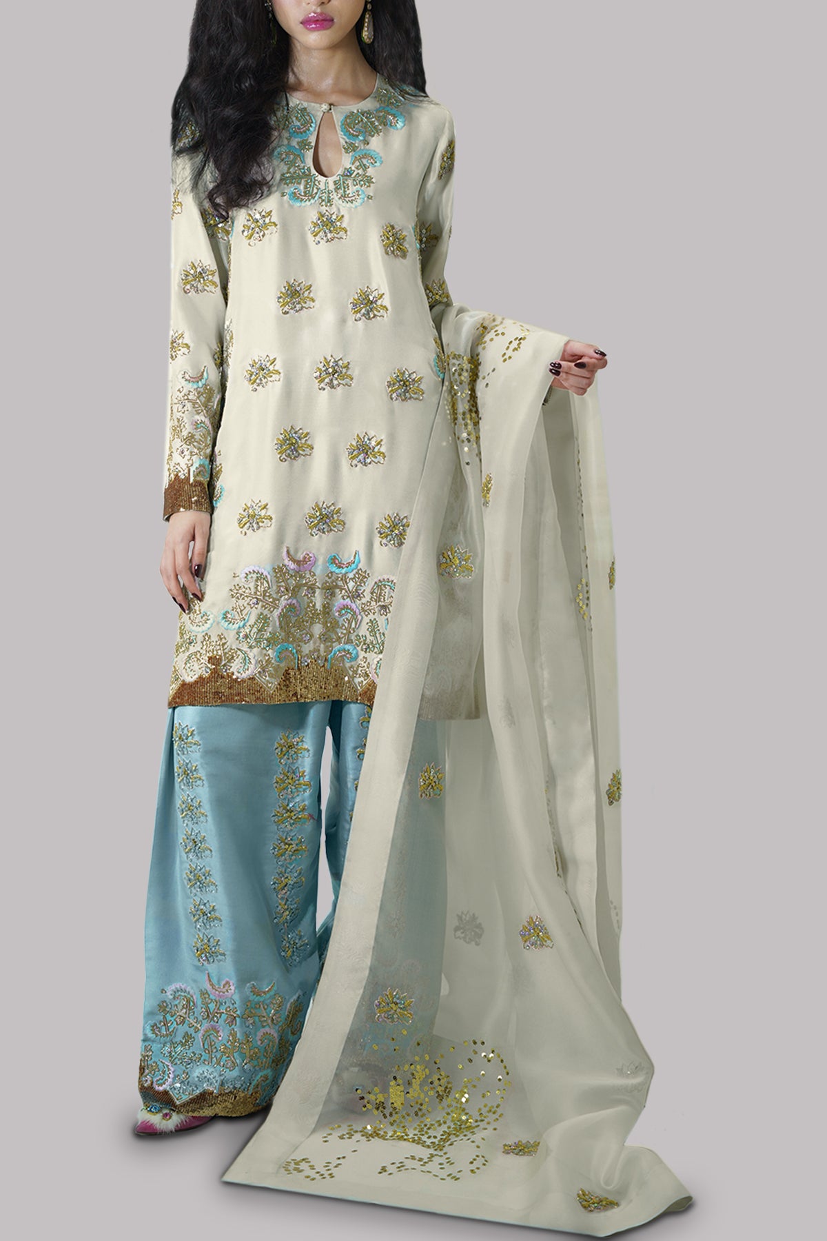 Solitary Star and Petit Four Embellished Raw Silk Set
