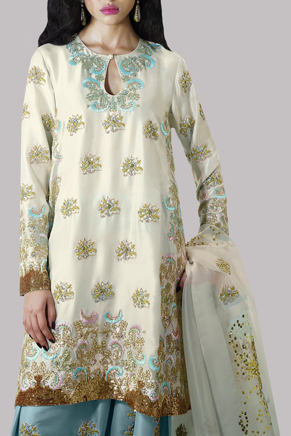 Solitary Star and Petit Four Embellished Raw Silk Set