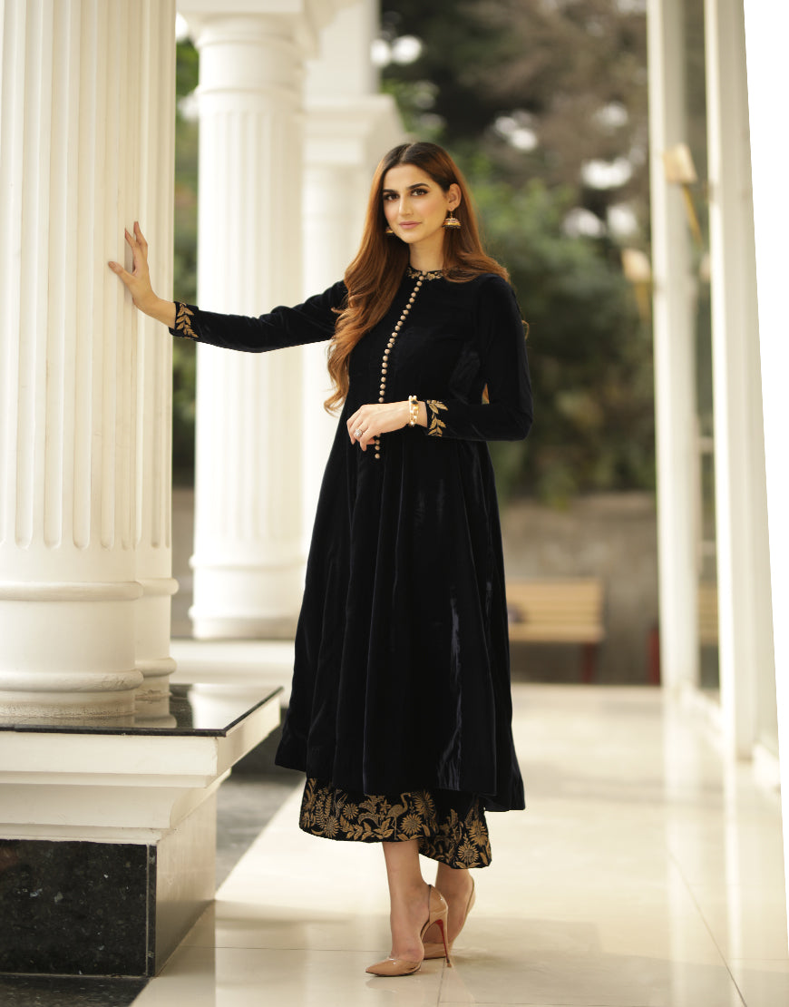 https://cdn.shopify.com/s/files/1/0262/2531/1795/products/Ayleen-3_b8684828-480b-4d65-bd1d-8f12db547ad8.jpg?v=1674027210