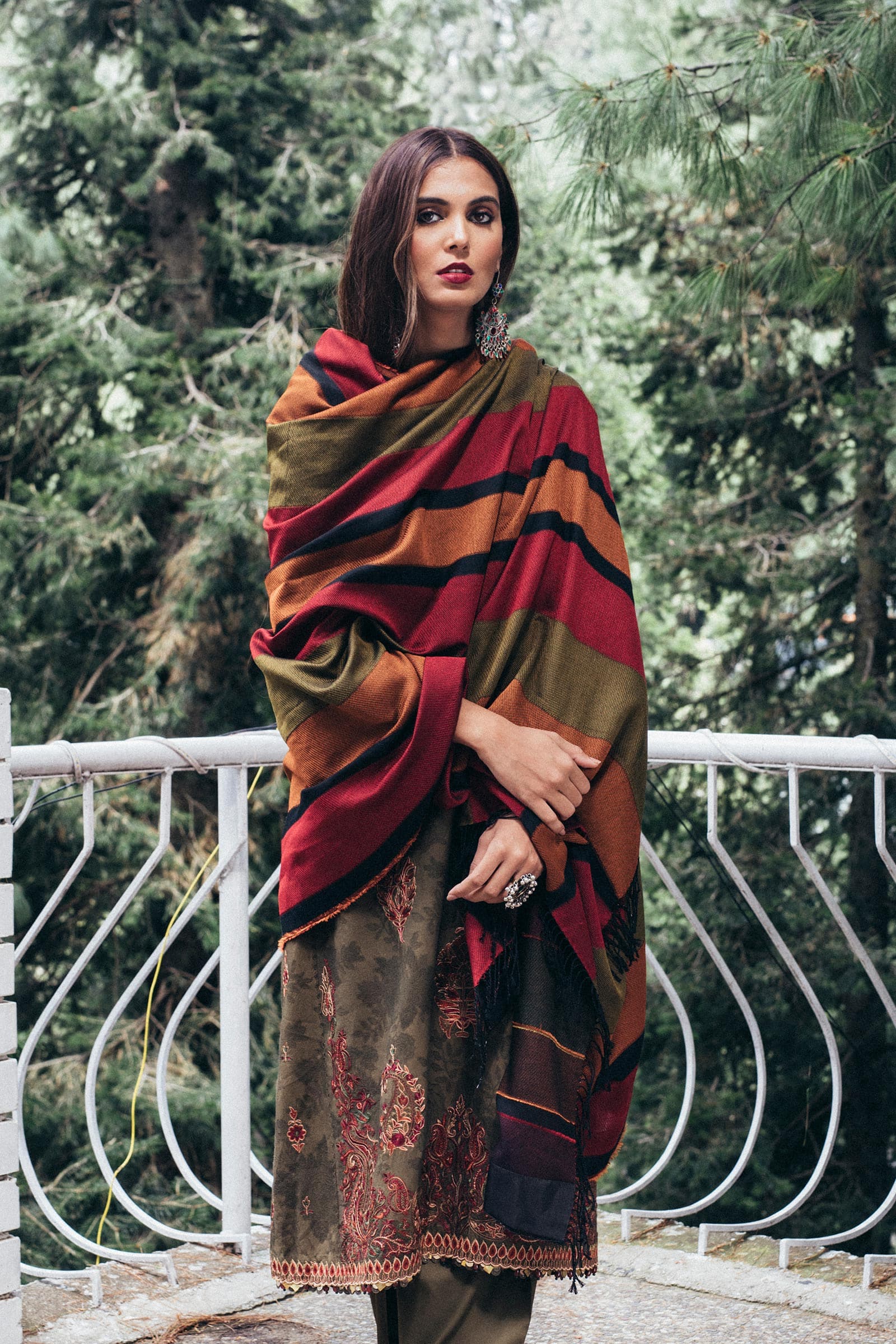 https://cdn.shopify.com/s/files/1/0340/8376/6405/products/Azraf.jpg?v=1699854901