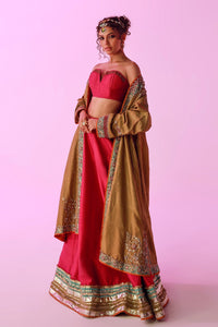 NickieNina