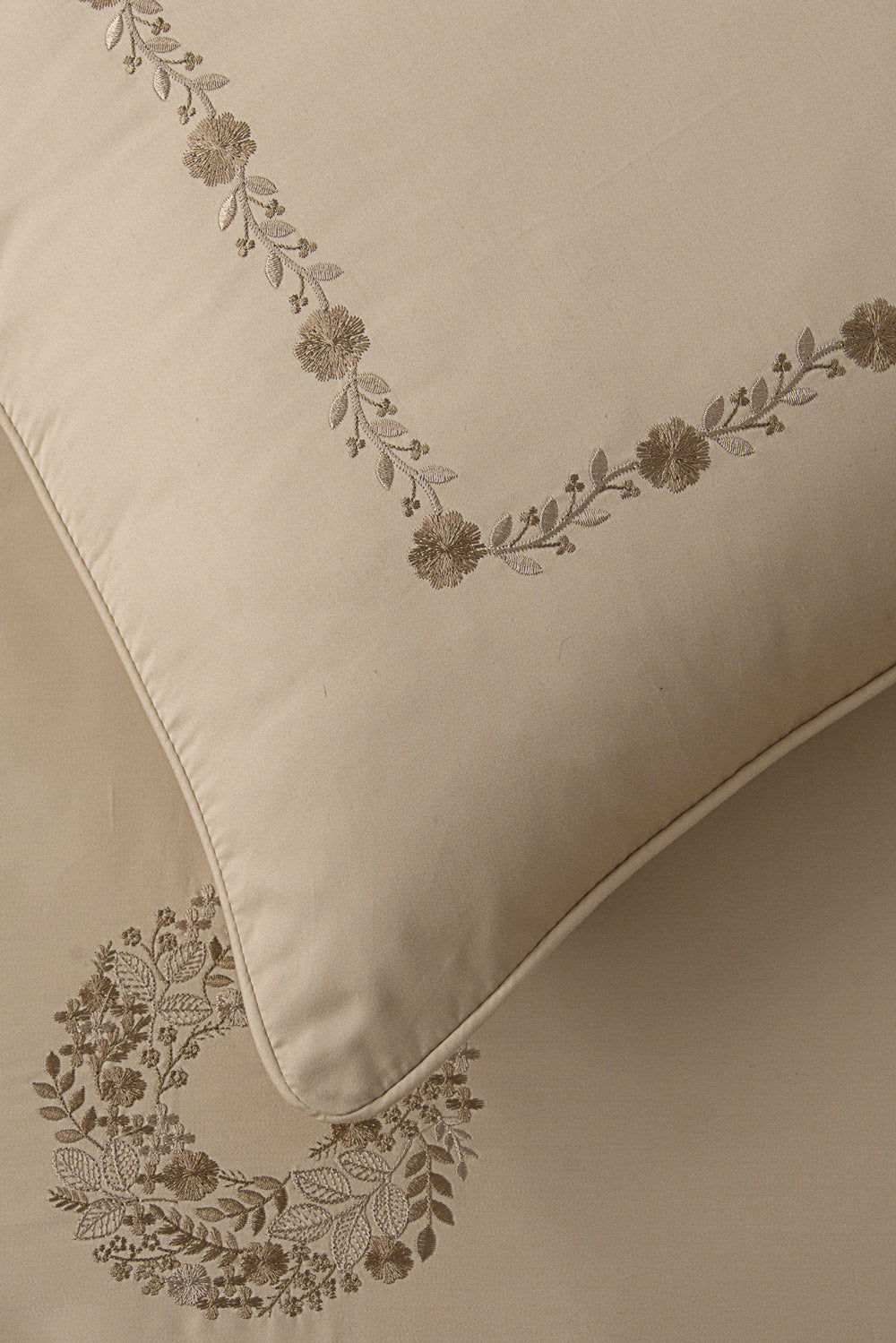 Beige T-400 Embroidered Quilt Cover Set
