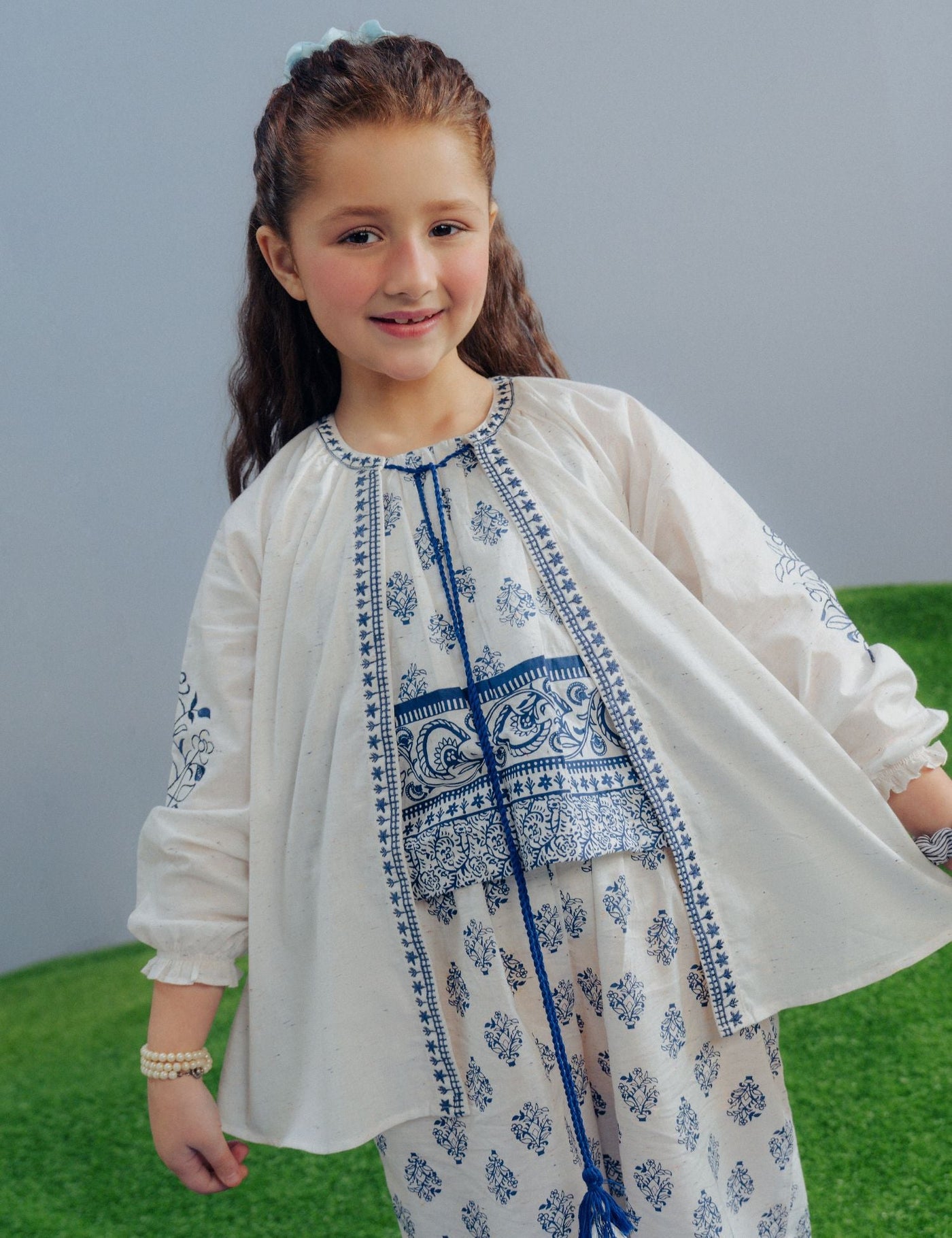 EMBROIDERED TOP