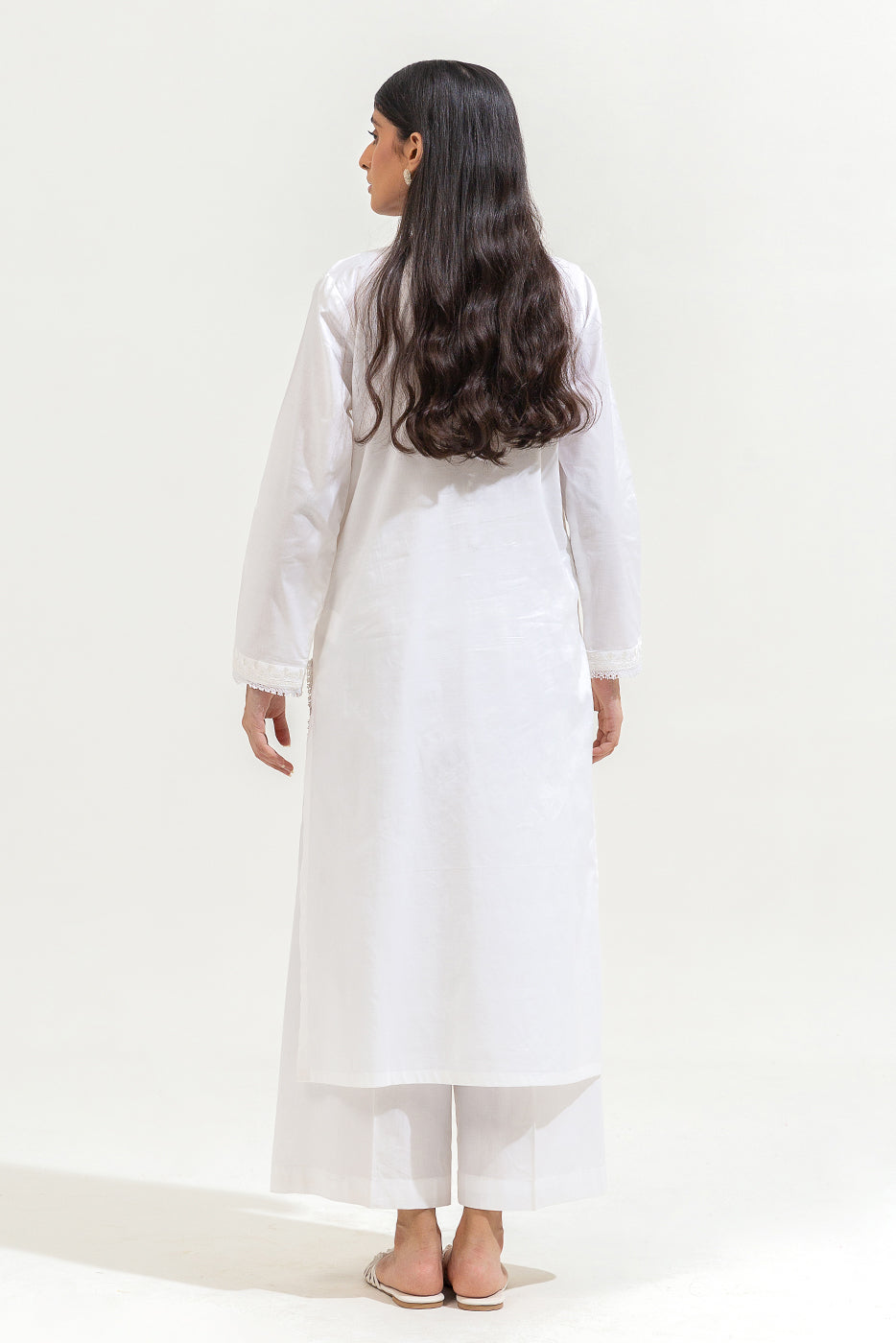 Embroidered Lawn Shirt (Pret)