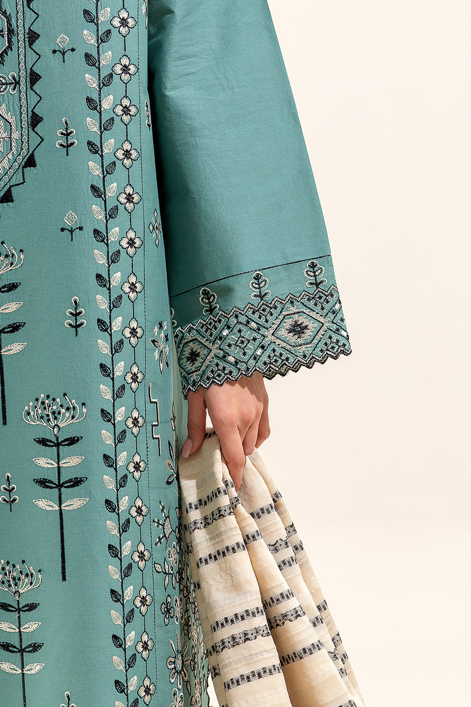 3 Piece Embroidered Lawn Suit (Unstitched)