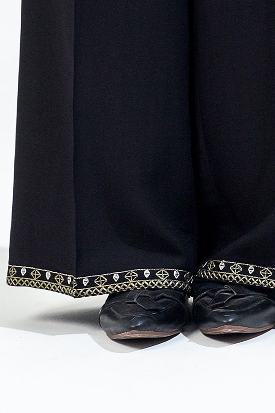 2 Piece Embroidered Viscose Suit (Pret)
