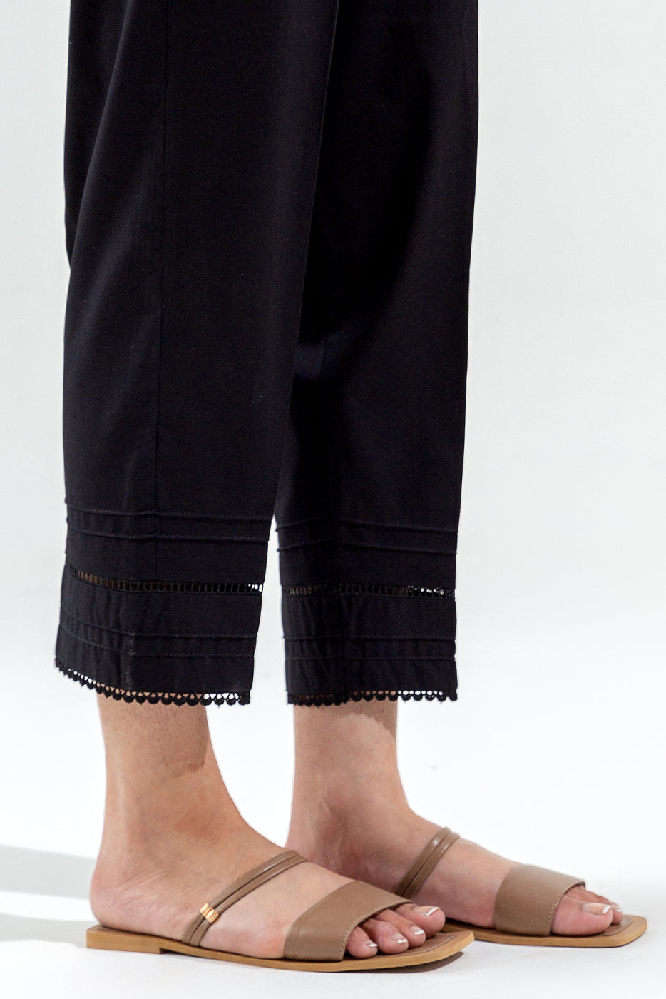 BASIC STRAIGHT PANTS