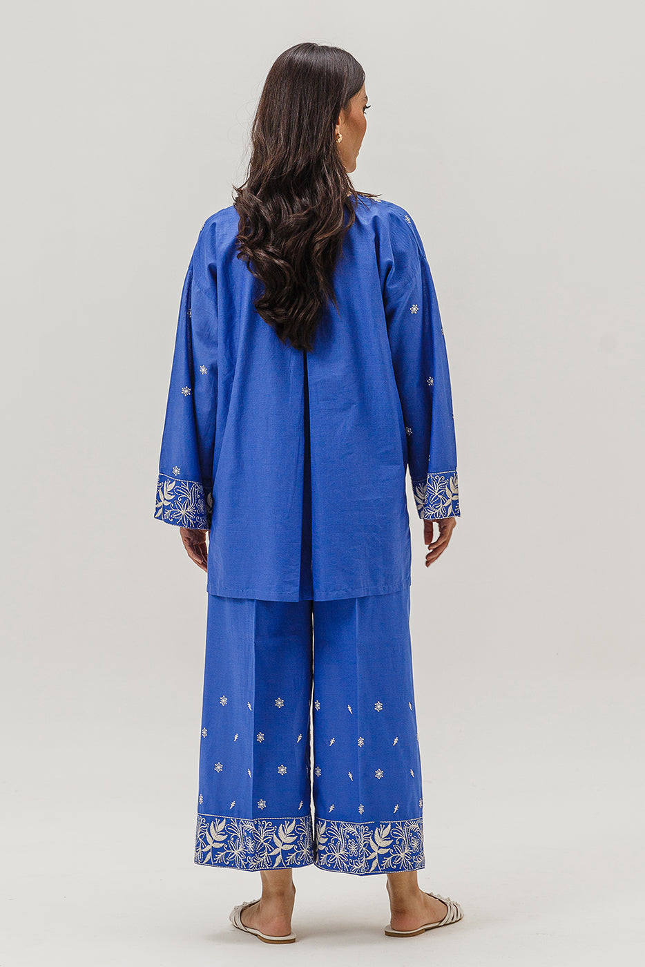 2 Piece Embroidered Lawn Suit (Pret)