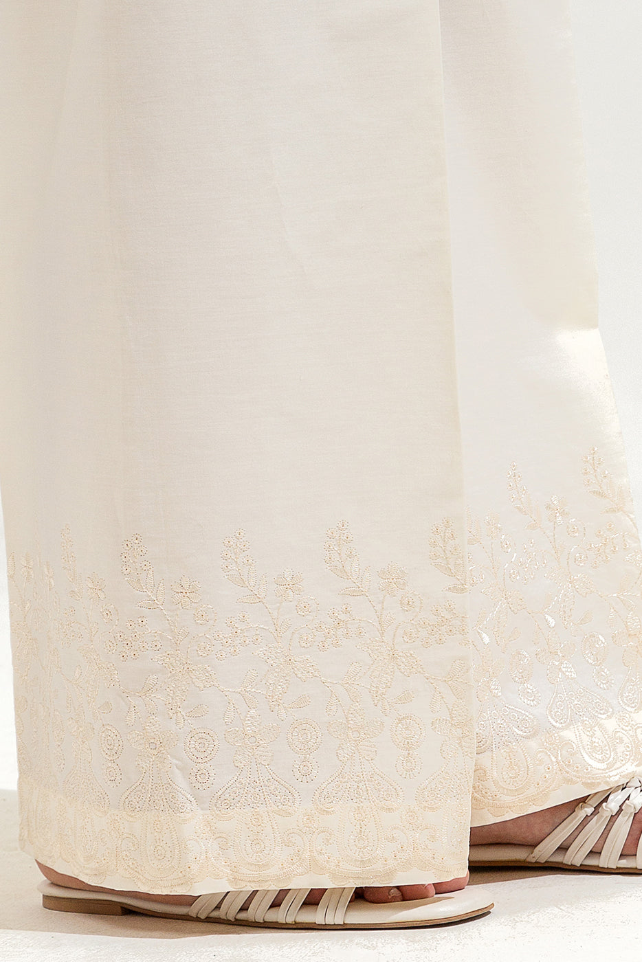 EMBROIDERED STRAIGHT PANTS