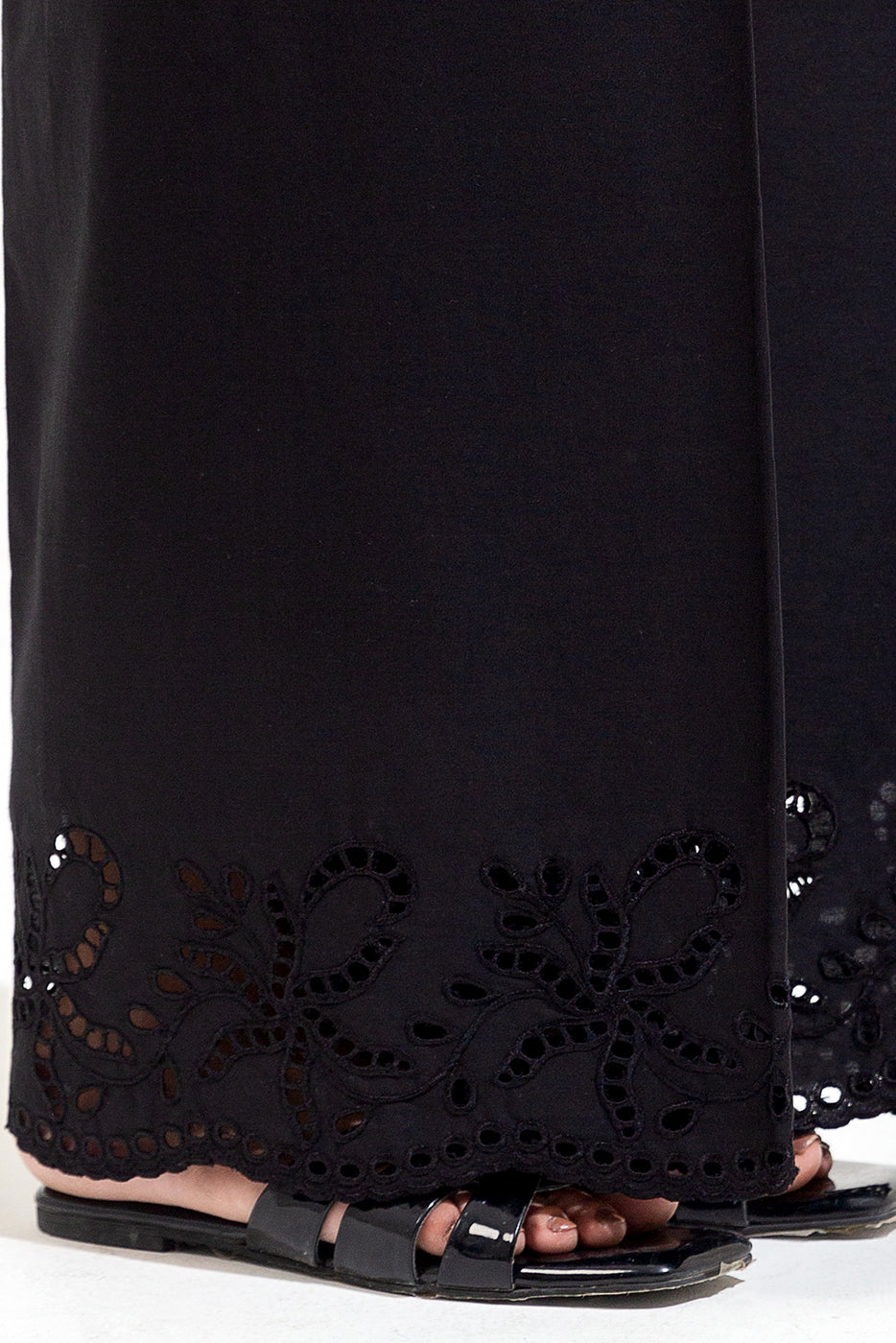 EMBROIDERED SLACK PANTS