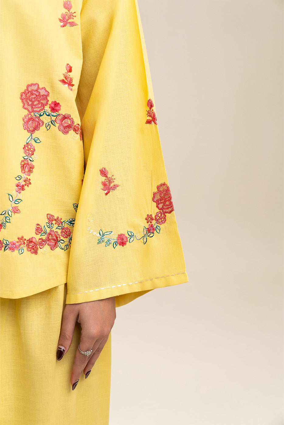 https://cdn.shopify.com/s/files/1/0488/9201/8848/files/BT1260001FU1005_5.jpg?v=1772619178