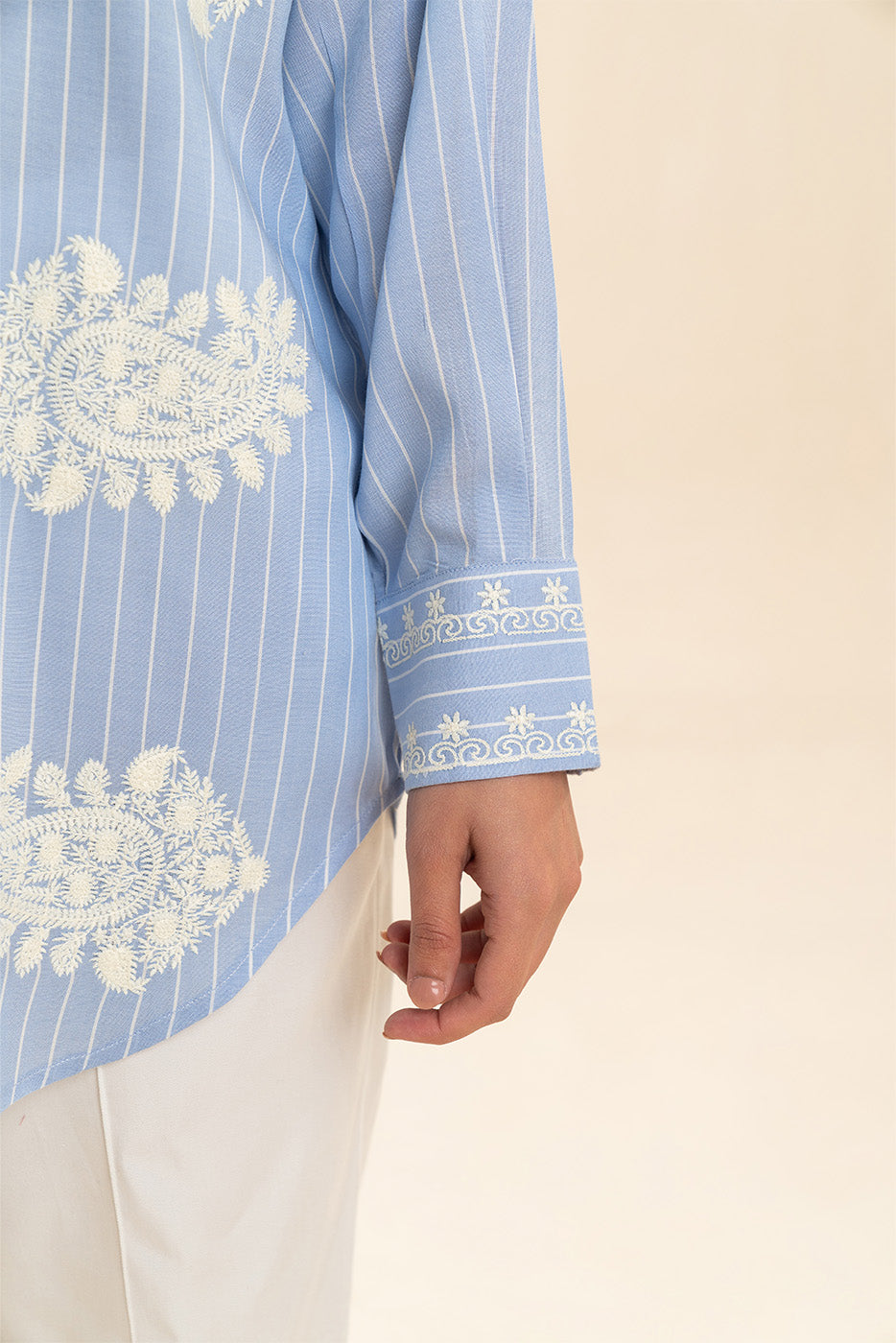 EMBROIDERED YARN DYED TOP (FLOW)