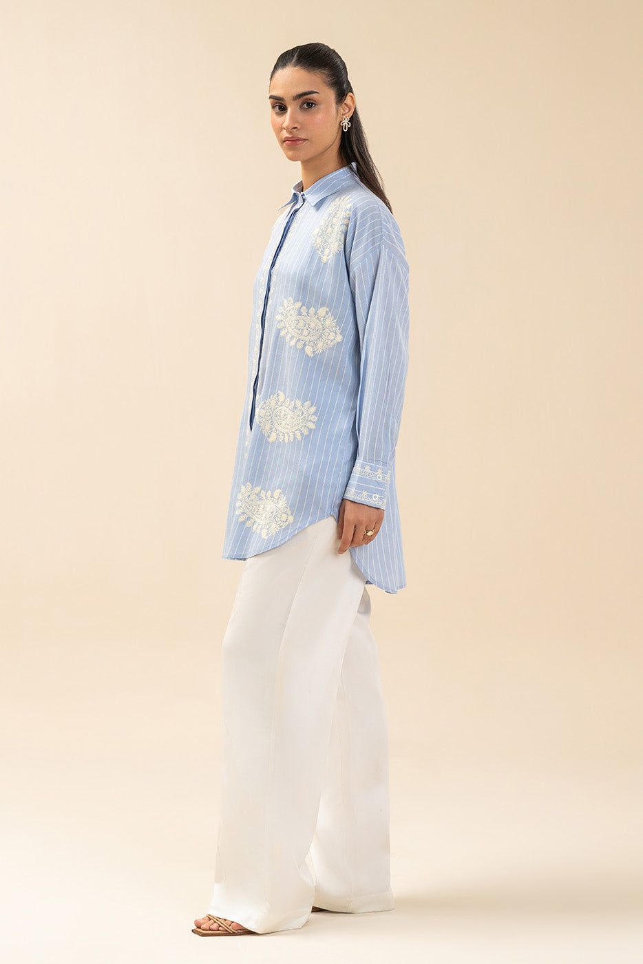 EMBROIDERED YARN DYED TOP (FLOW)