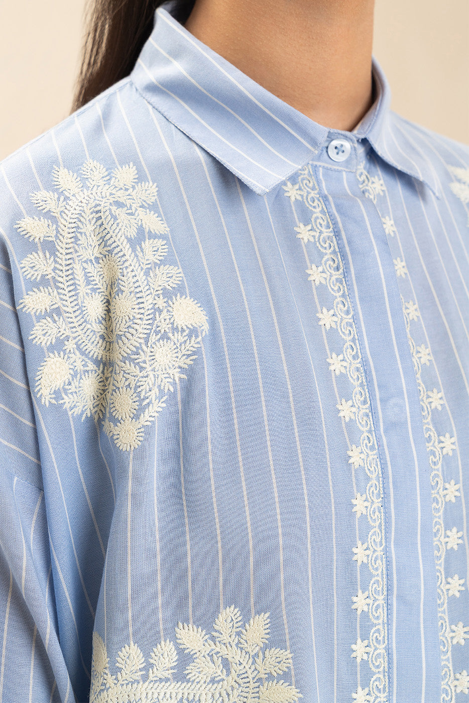 EMBROIDERED YARN DYED TOP (FLOW)