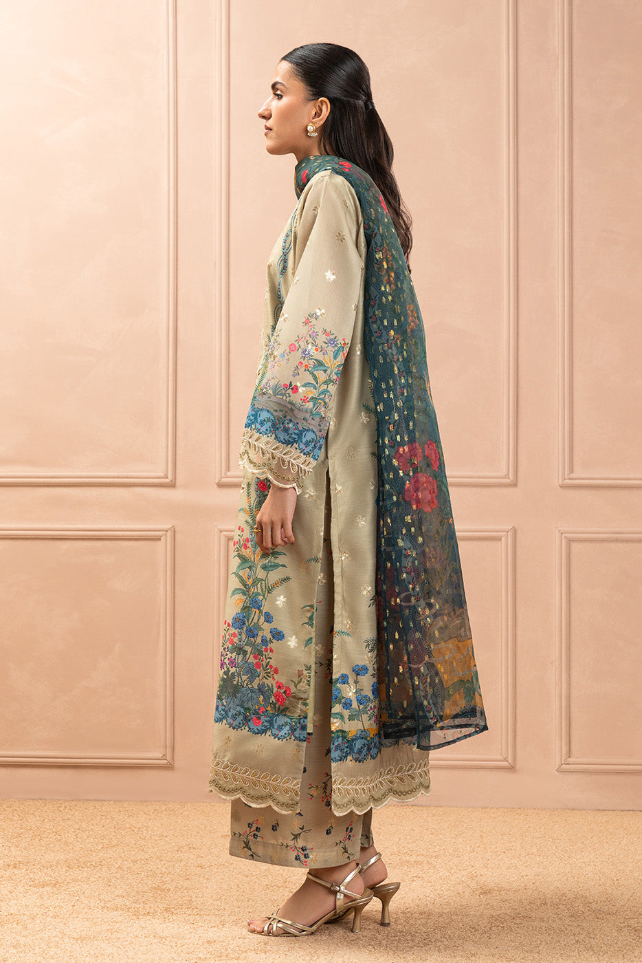 3 PIECE EMBROIDERED ZARI JACQUARD SUIT (LUXURY-PRET)