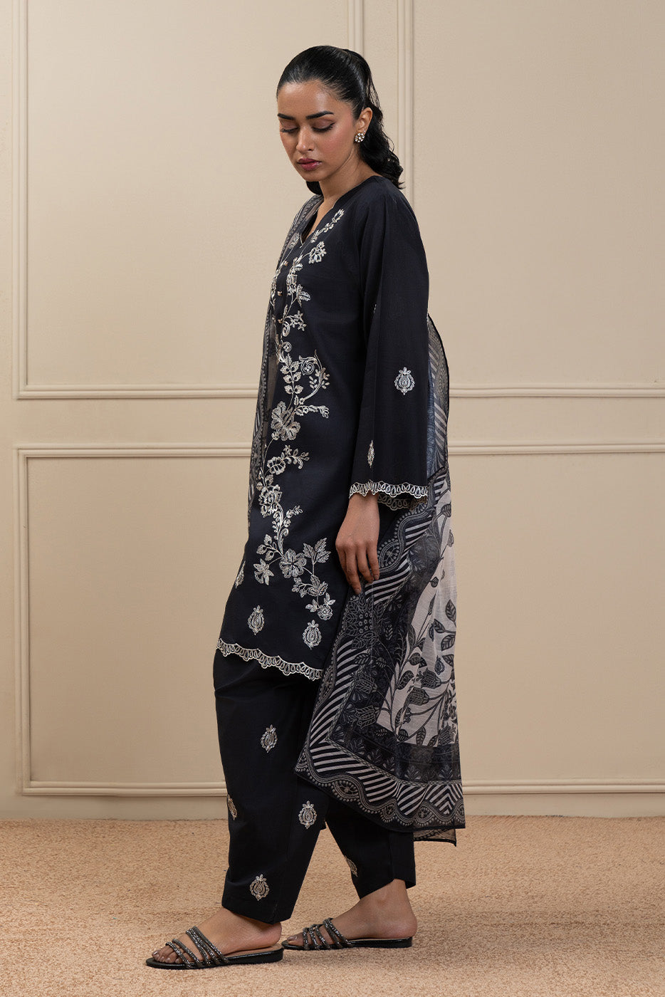 3 Piece Embroidered Lawn Suit (High Casual)