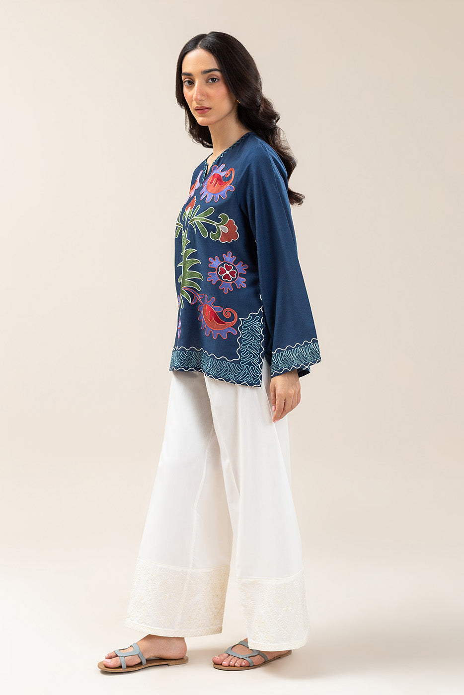 https://cdn.shopify.com/s/files/1/0488/9201/8848/files/BT1260004FU4056_4.jpg?v=1780662489