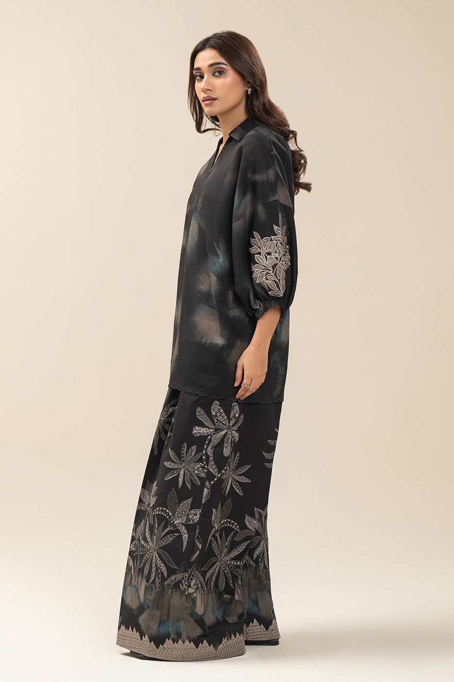 2 PIECE EMBROIDERED LAWN SUIT-FLORAL REVERIE SUIT (UNSTITCHED)