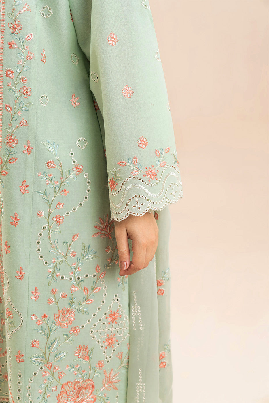 3 PIECE EMBROIDERED LAWN SUIT (LUXURY PRET)