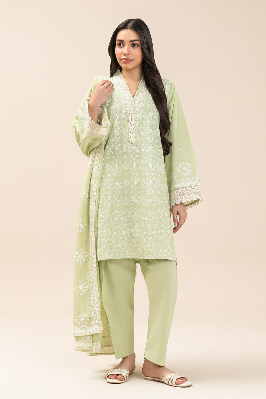 3 PIECE EMBROIDERED LAWN SUIT (LUXURY PRET)