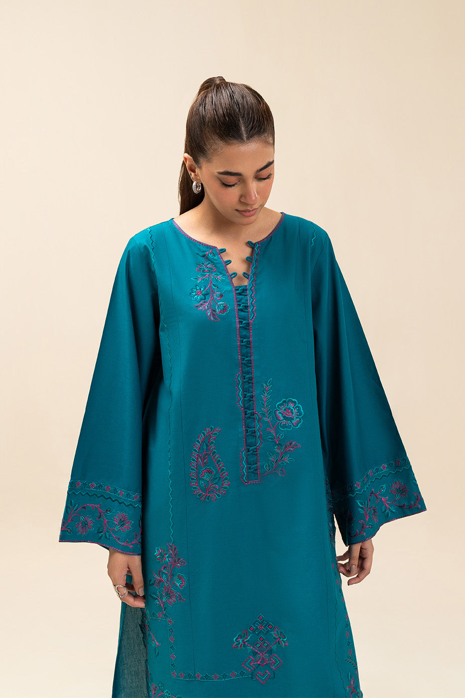 https://cdn.shopify.com/s/files/1/0488/9201/8848/files/BT12602UN004453_1.jpg?v=1777383927