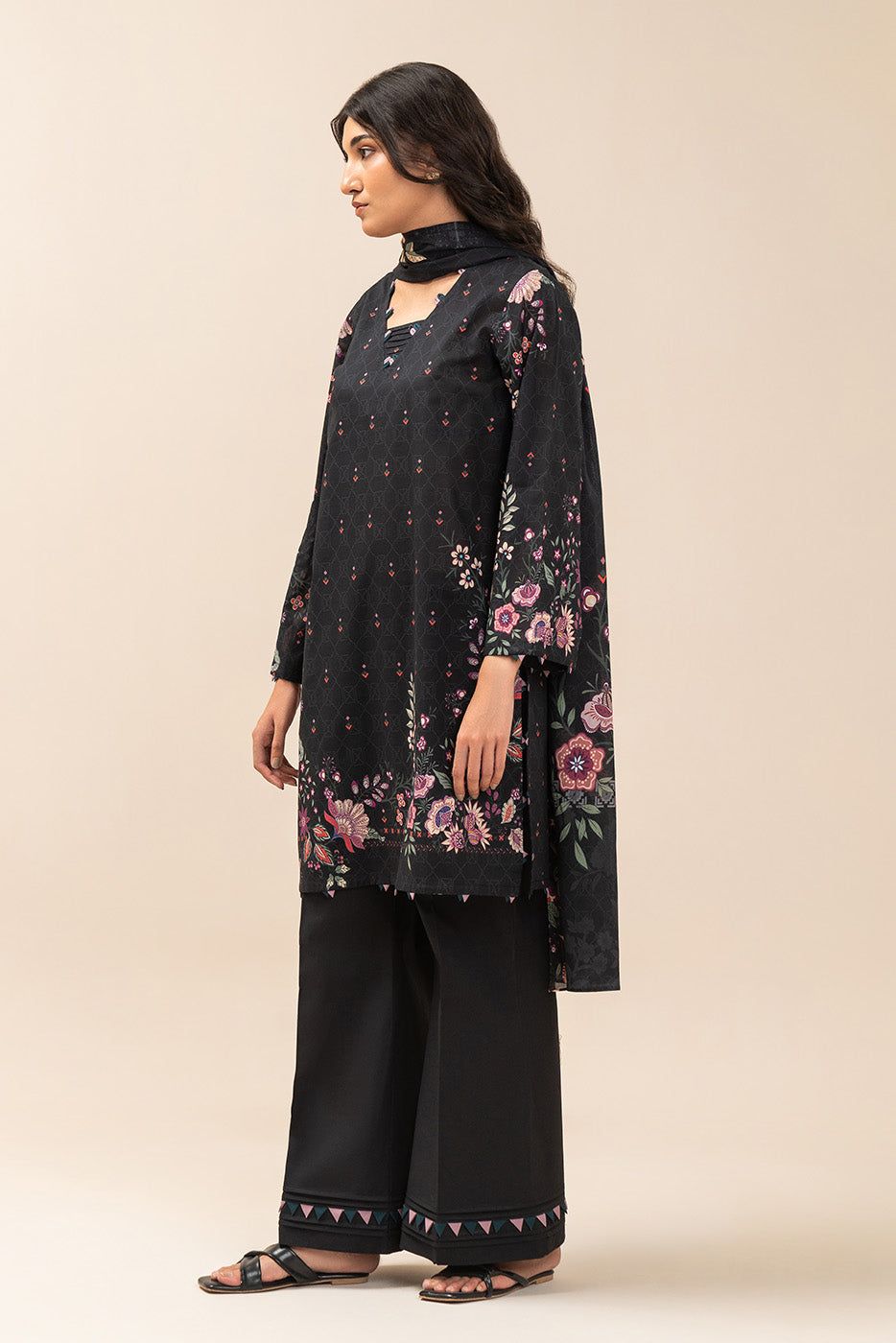 https://cdn.shopify.com/s/files/1/0488/9201/8848/files/BT12602UN004507_3.jpg?v=1780640705