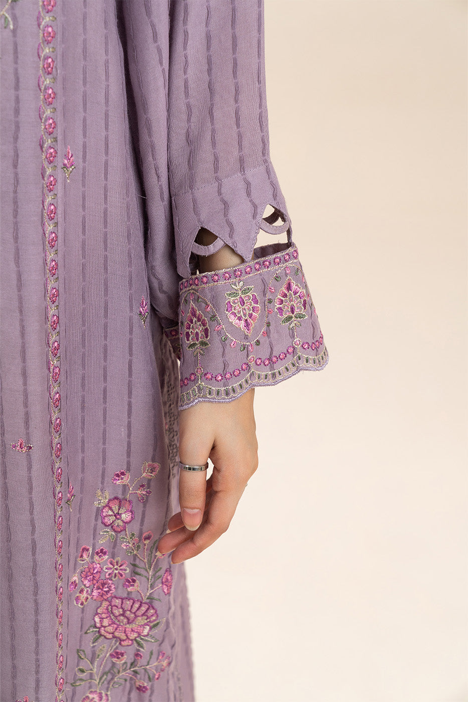 https://cdn.shopify.com/s/files/1/0488/9201/8848/files/BT12602UN004593_6.jpg?v=1781612259