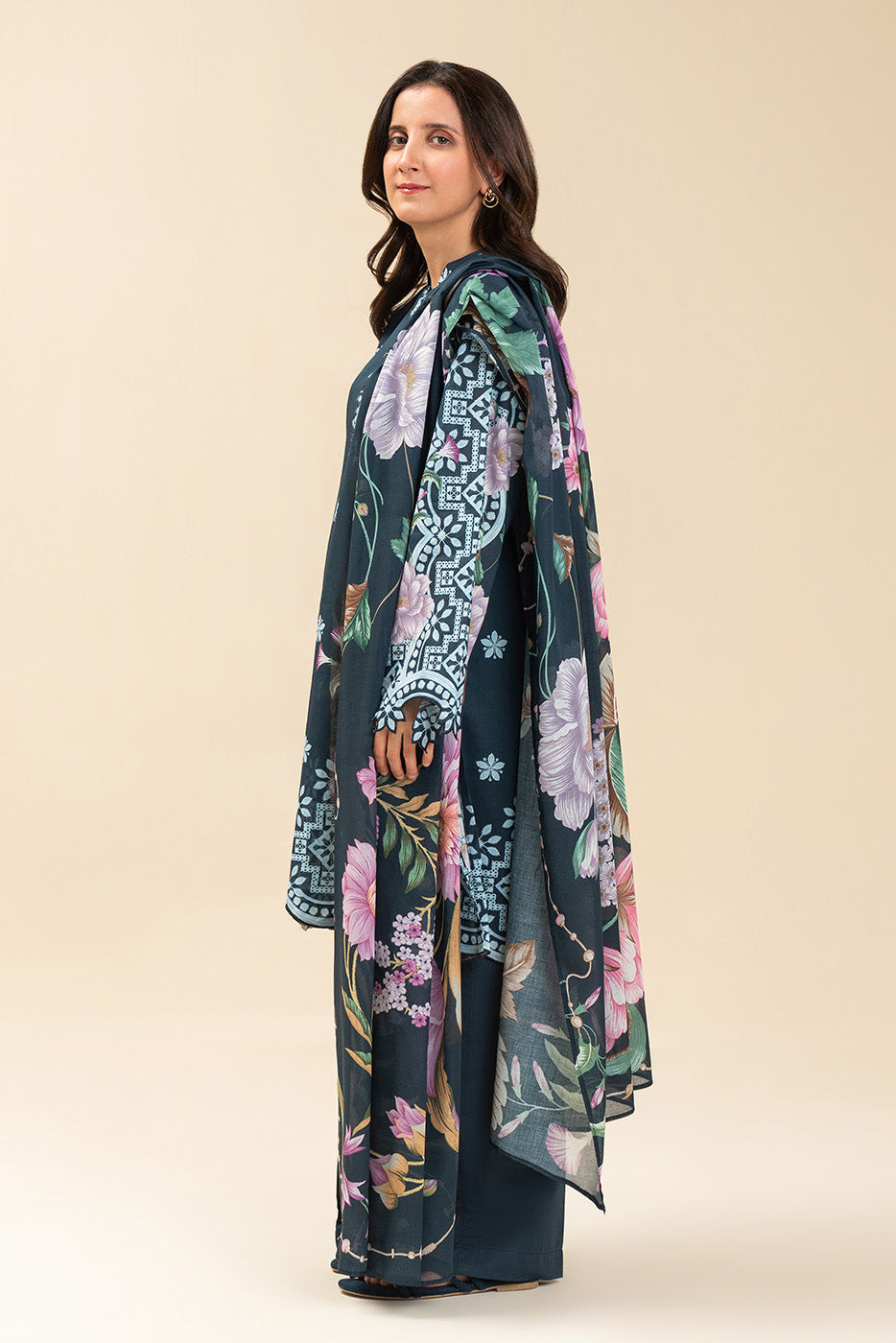 3 PICE PRINTED LAWN SUIT-RAVEN FLORET (UNSTITCHED)