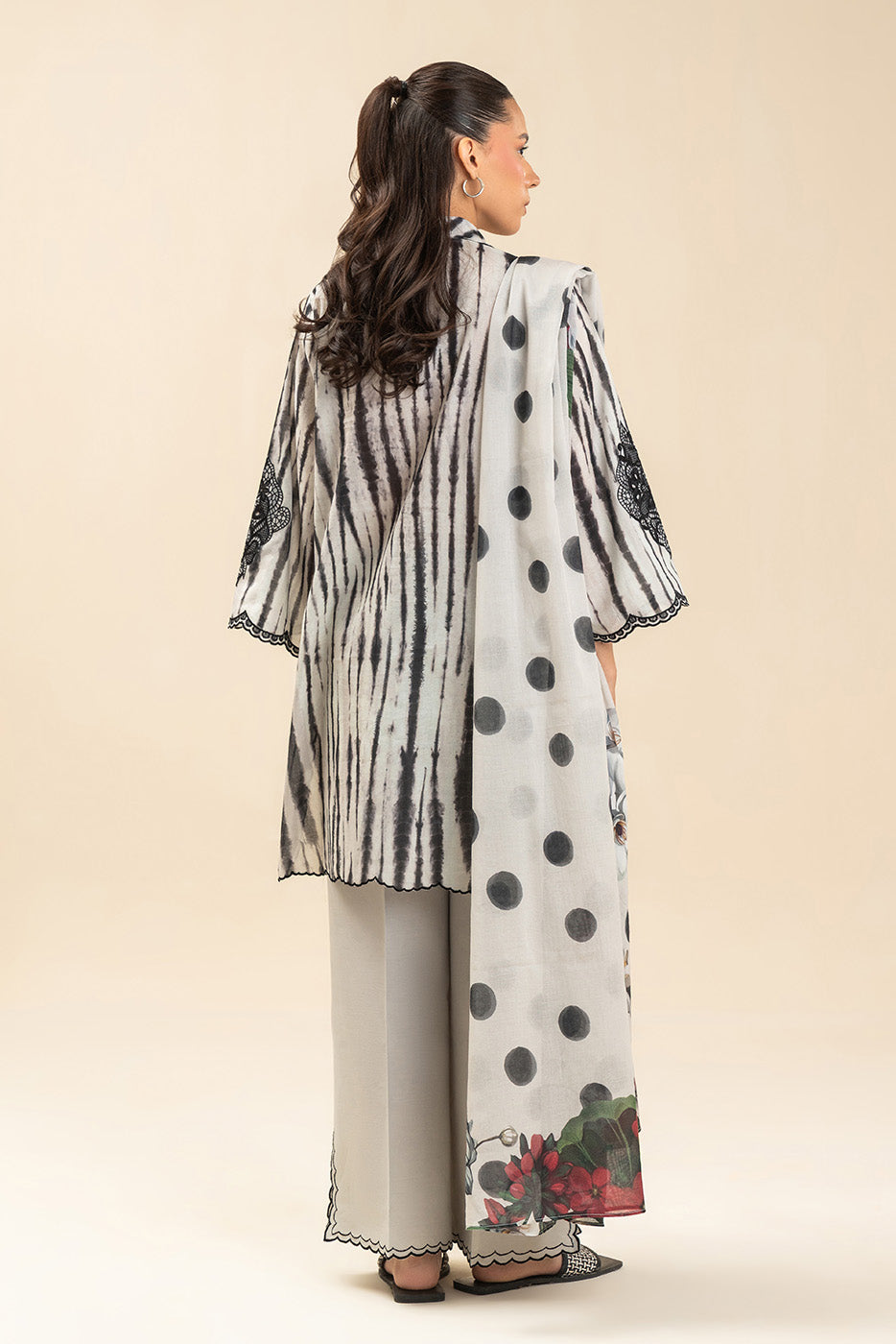 3 PIECE EMBROIDERED LAWN SUIT-LINEN DREAM (UNSTITCHED)