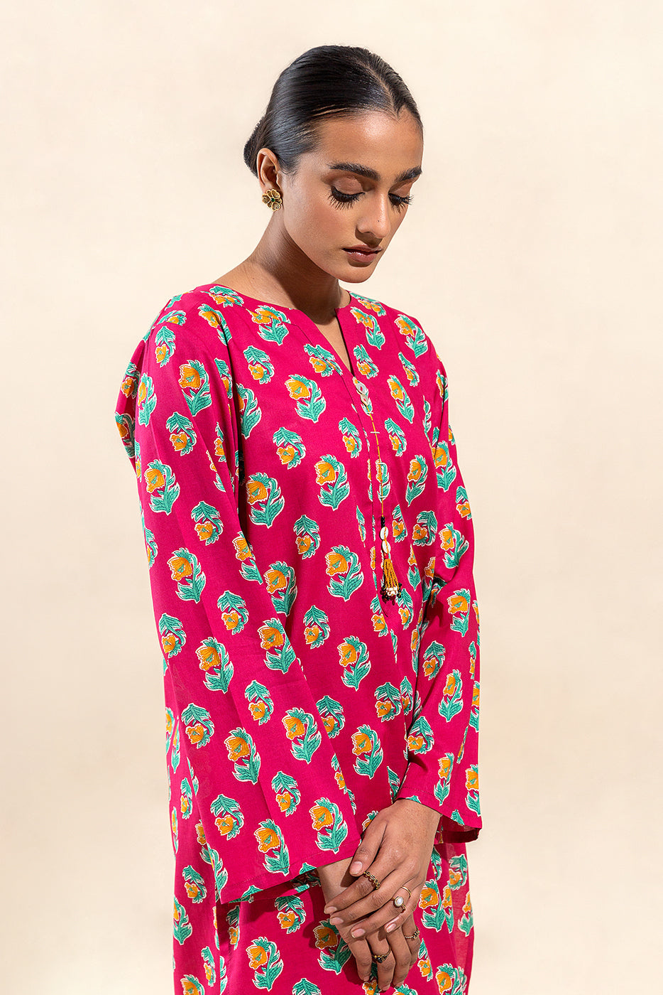 Plain organza dupatta with trimmings: