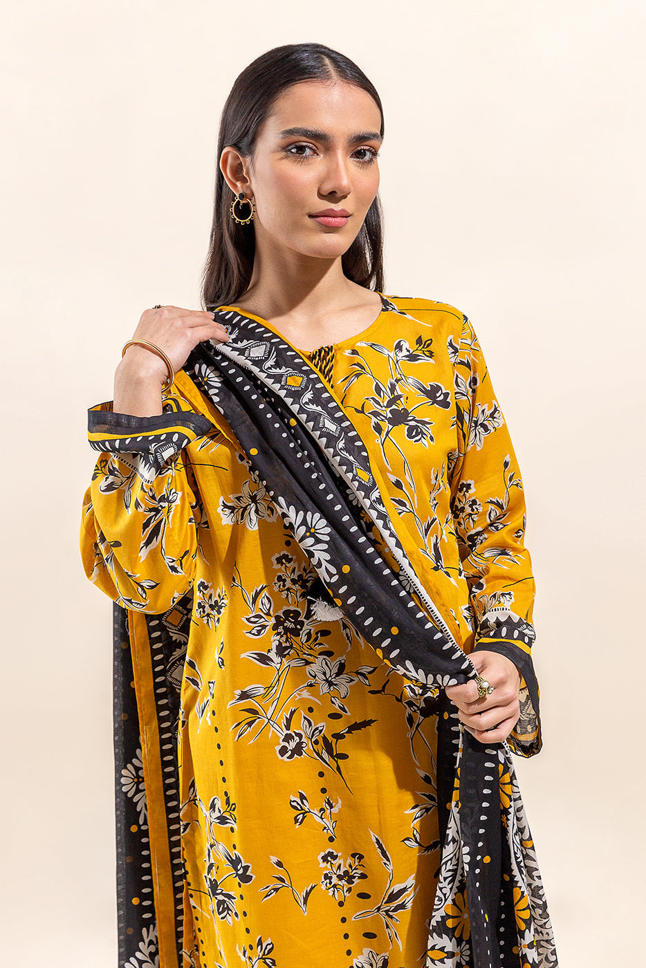 AJAA-11 EMBROIDERED LAWN 3 PCS