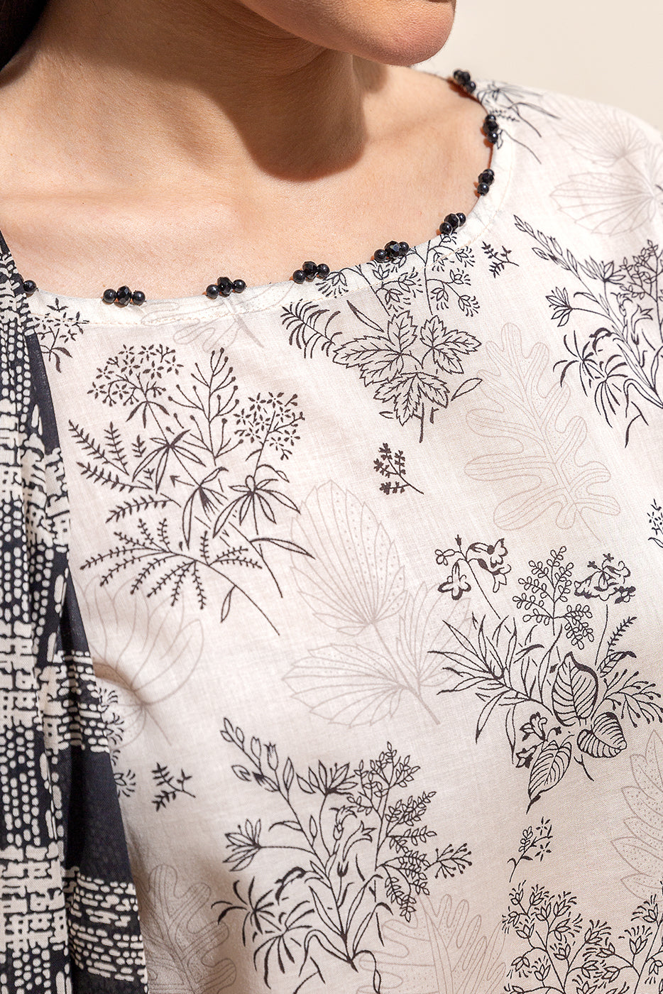 Embroidered chiffon dupatta with trimmings( as shown)