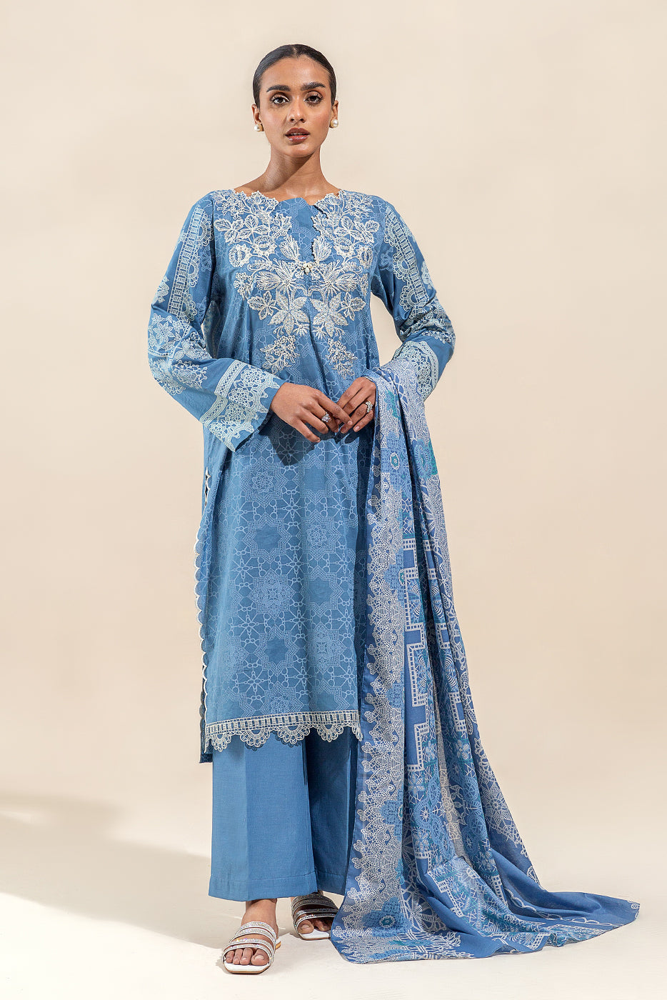 Plain organza dupatta with trimmings