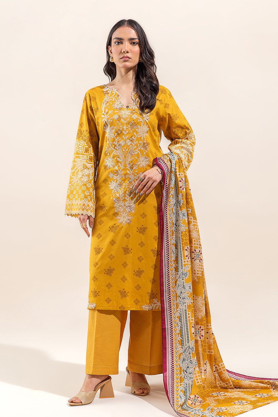 Plain chiffon dupatta with trimmings