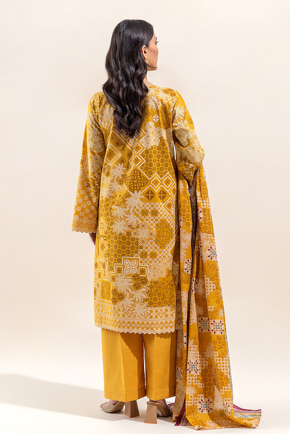 Plain chiffon dupatta with trimmings