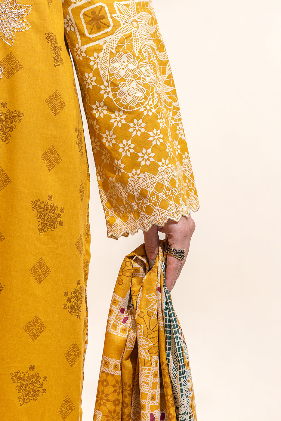 Plain chiffon dupatta with trimmings