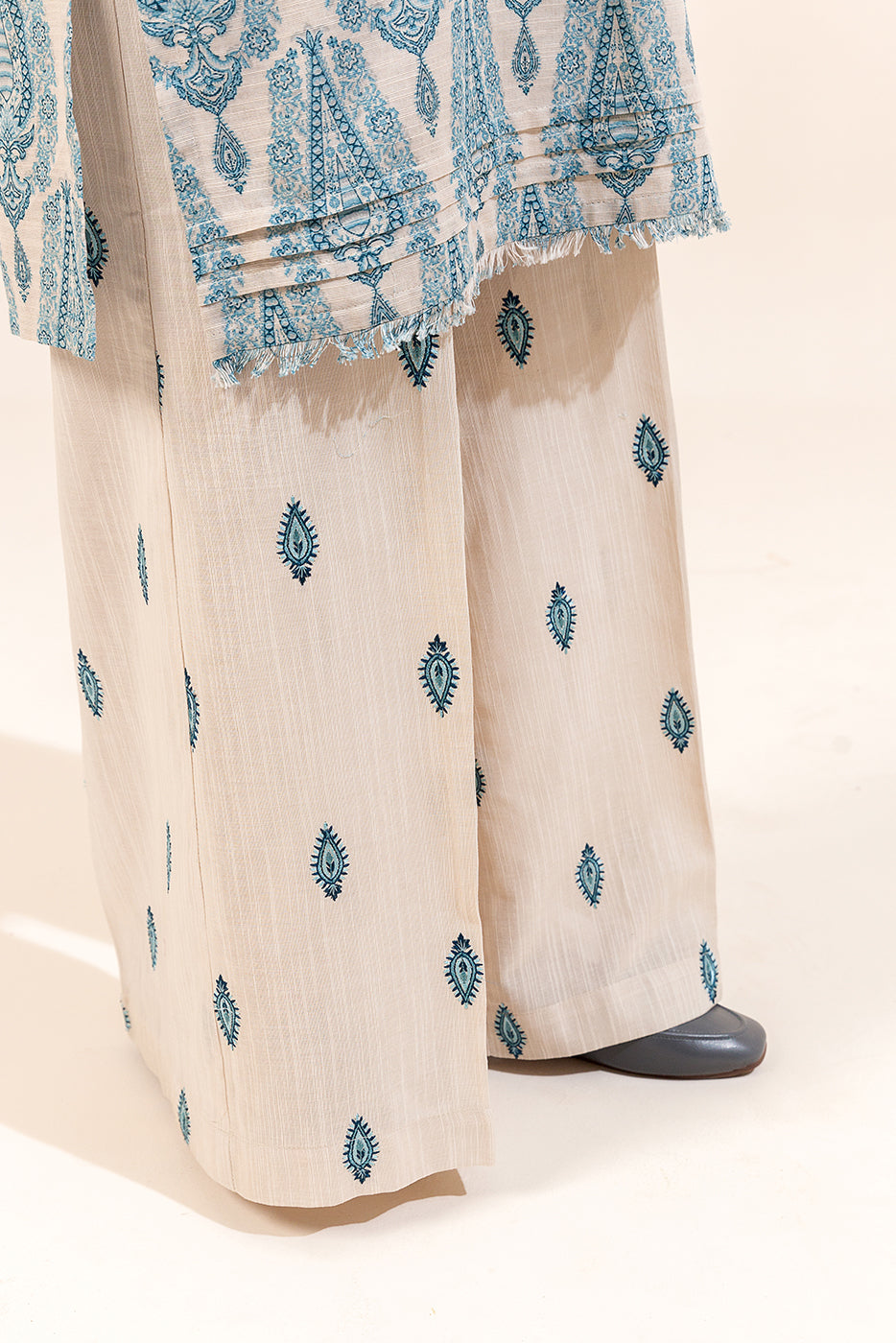 2 Piece Embroidered Khaddar Suit-Vintage Opalus (Unstitched)