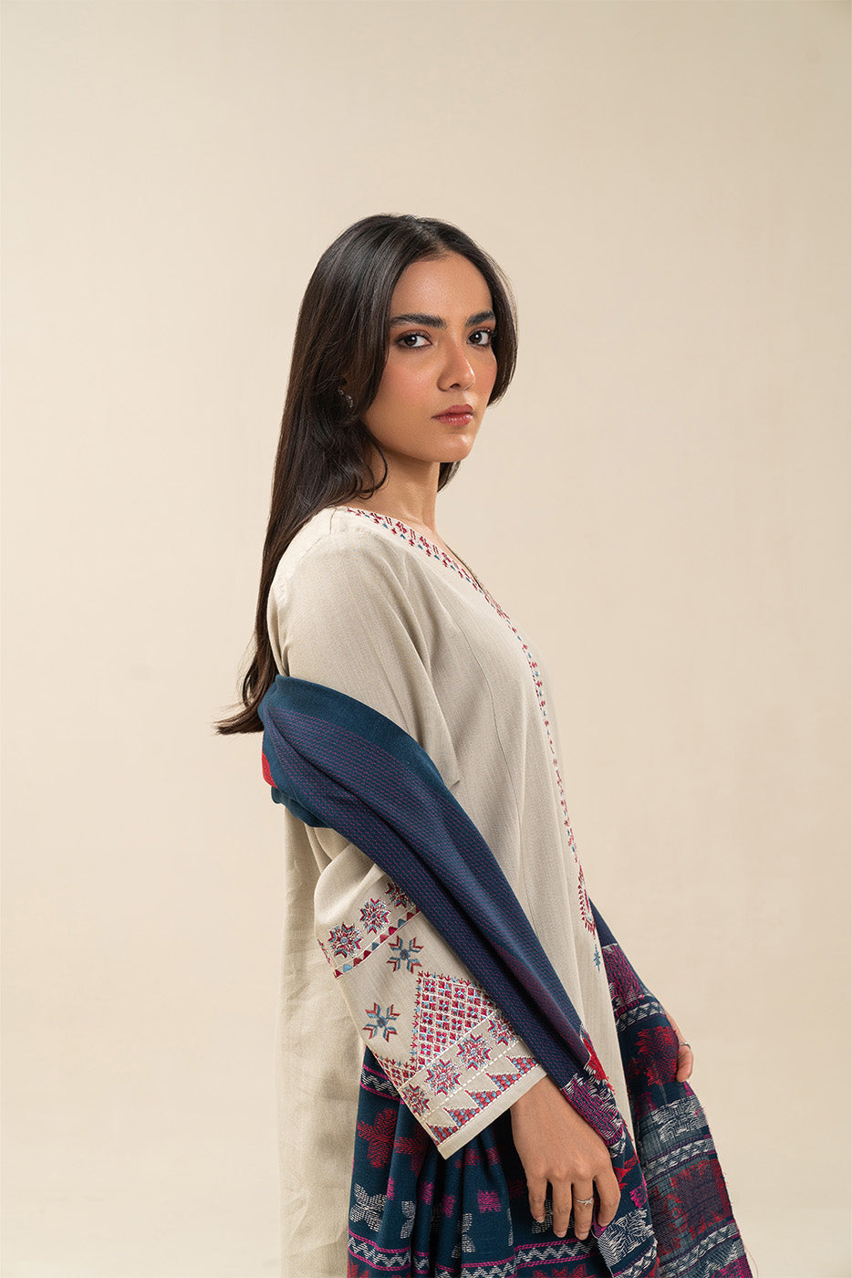 3 PIECE EMBROIDERED SLUB KHADDAR SUIT (PRET)BT2250002PR0159-LT GREY-2000000294244-8