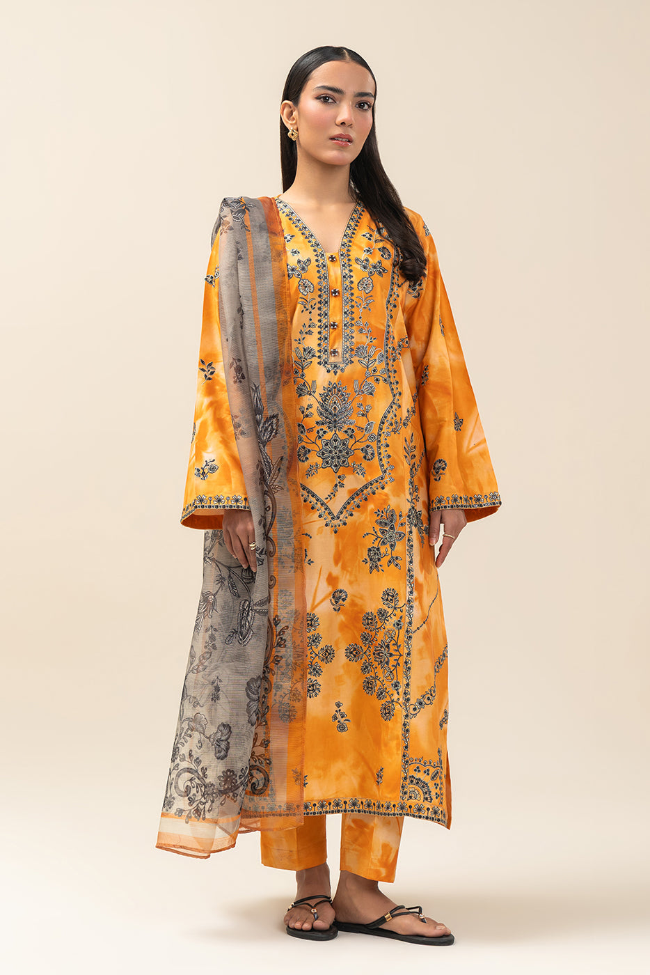 2 PIECE EMBROIDERED COTTON VISCOSE SUIT (PRET)