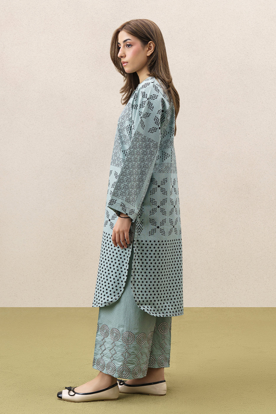 2 PIECE EMBROIDERED DOBBY SUIT (PRET)