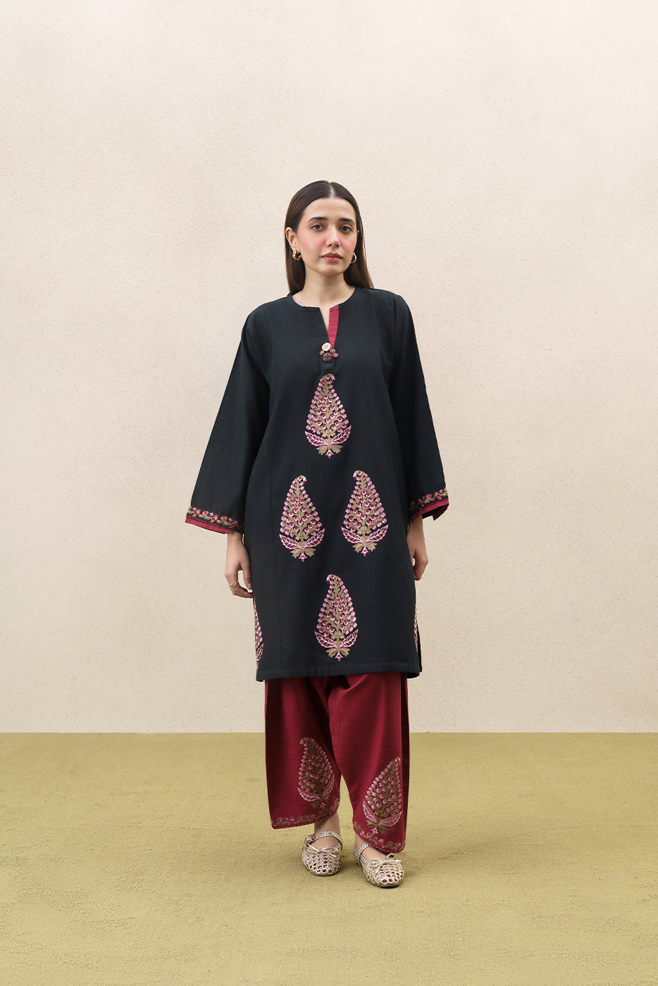 2 PIECE EMBROIDERED SLUB KHADDAR SUIT (PRET) - BT2260001PR0194-BLACK-183582-8