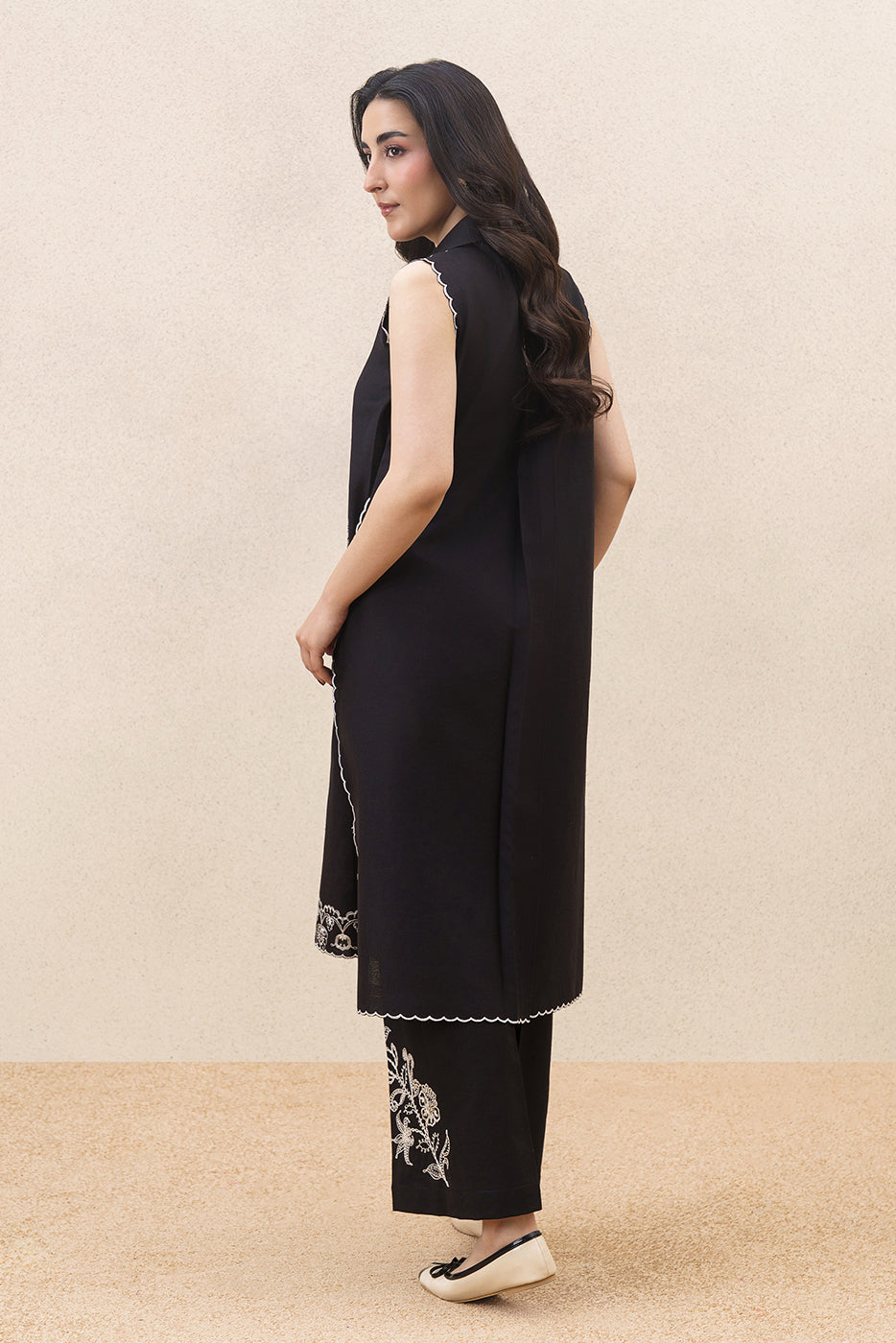 2 PIECE EMBROIDERED KHADDAR SUIT-NUEVO ONYX ( UNSTITCHED )