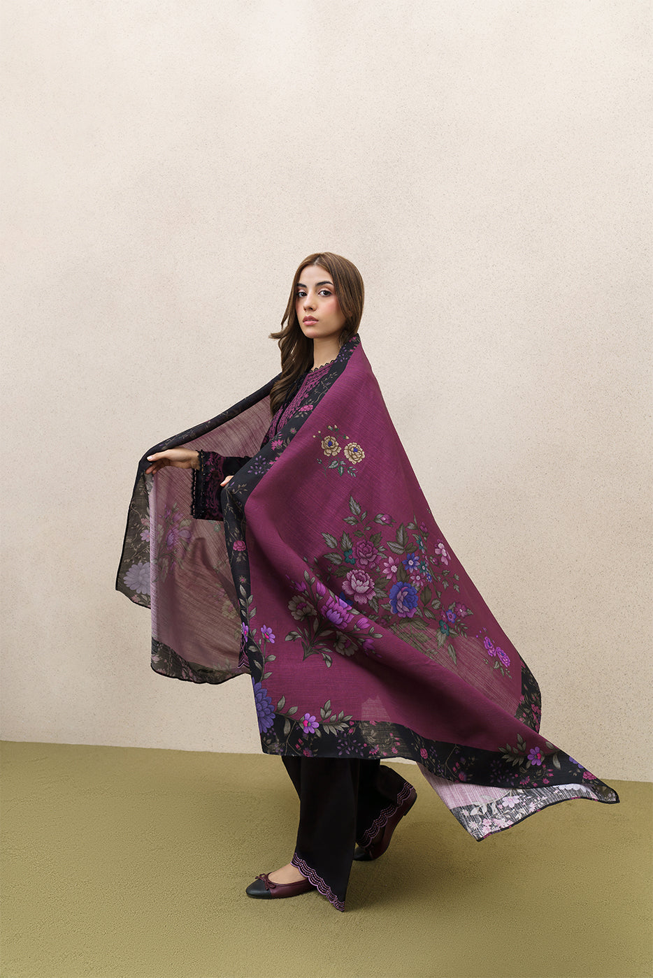 3 PIECE EMBROIDERED SLUB KHADDAR SUIT-MAJESTIC HEM (UNSTITCHED)